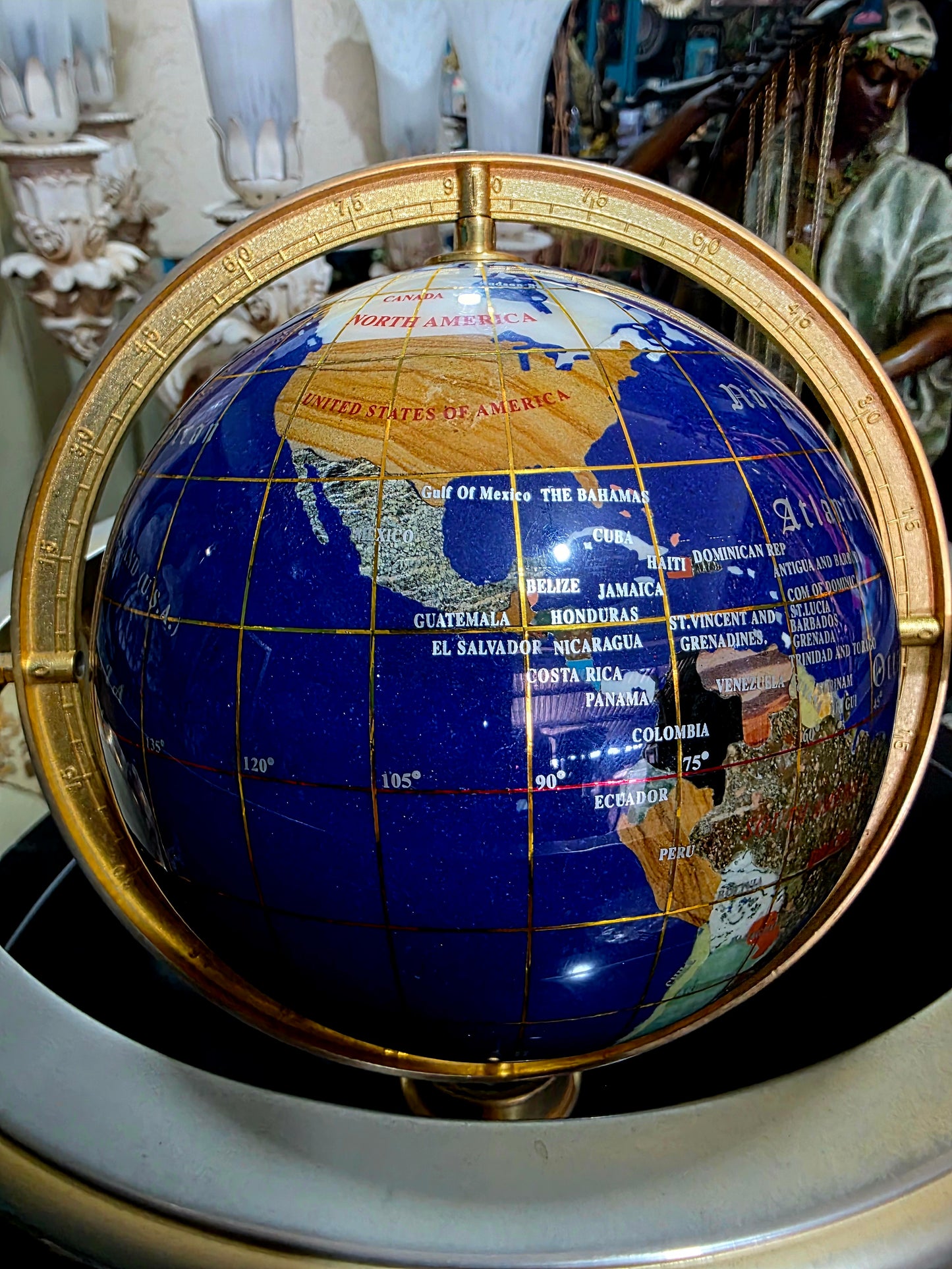 🌍 Globo Decorativo en Cobre – Elegancia Geográfica con Alma Clásica