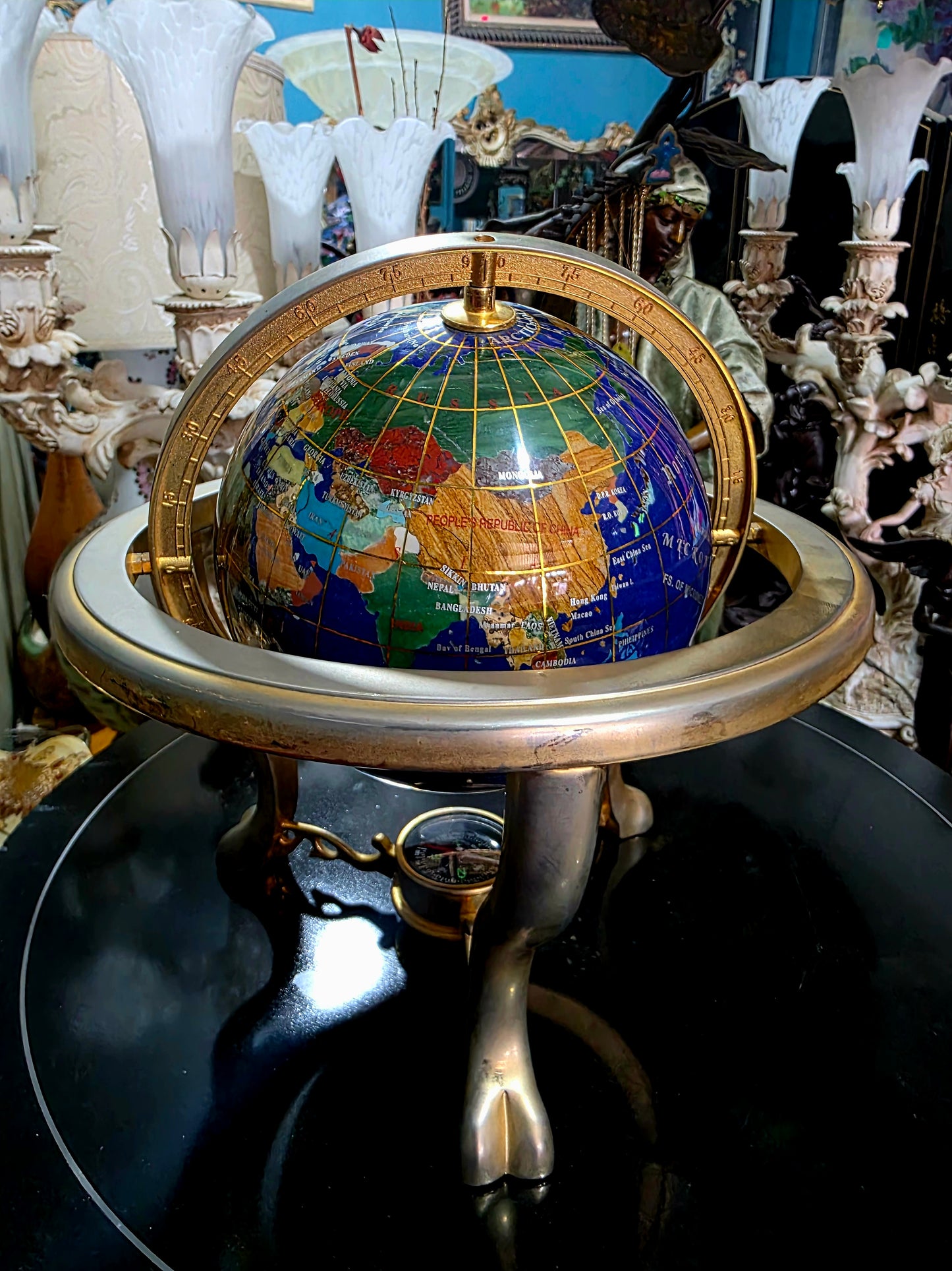 🌍 Globo Decorativo en Cobre – Elegancia Geográfica con Alma Clásica