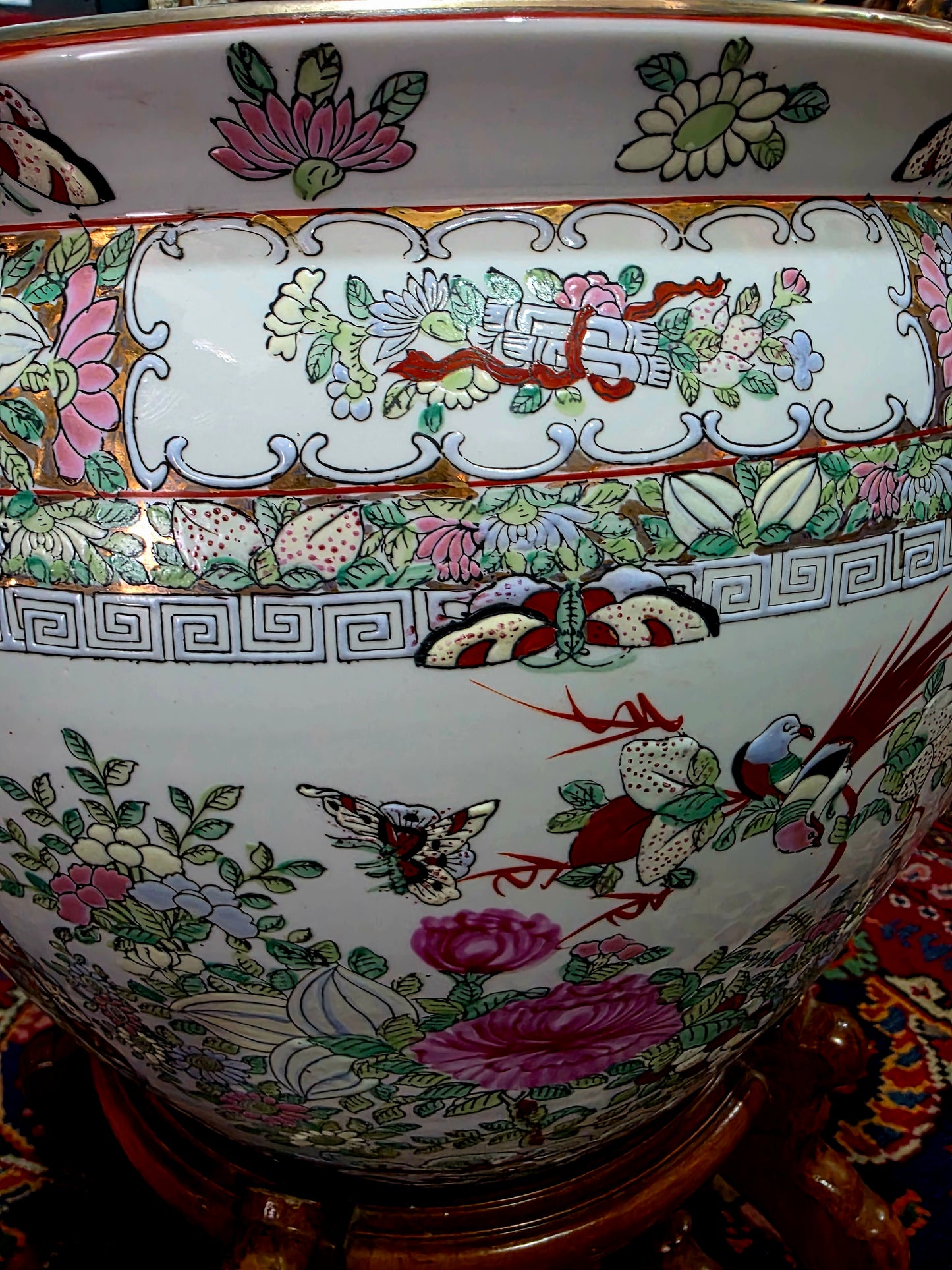 ✨ Floral Chinoiserie Koi Planter – Porcelana Imperial de la Dinastía Qing ✨