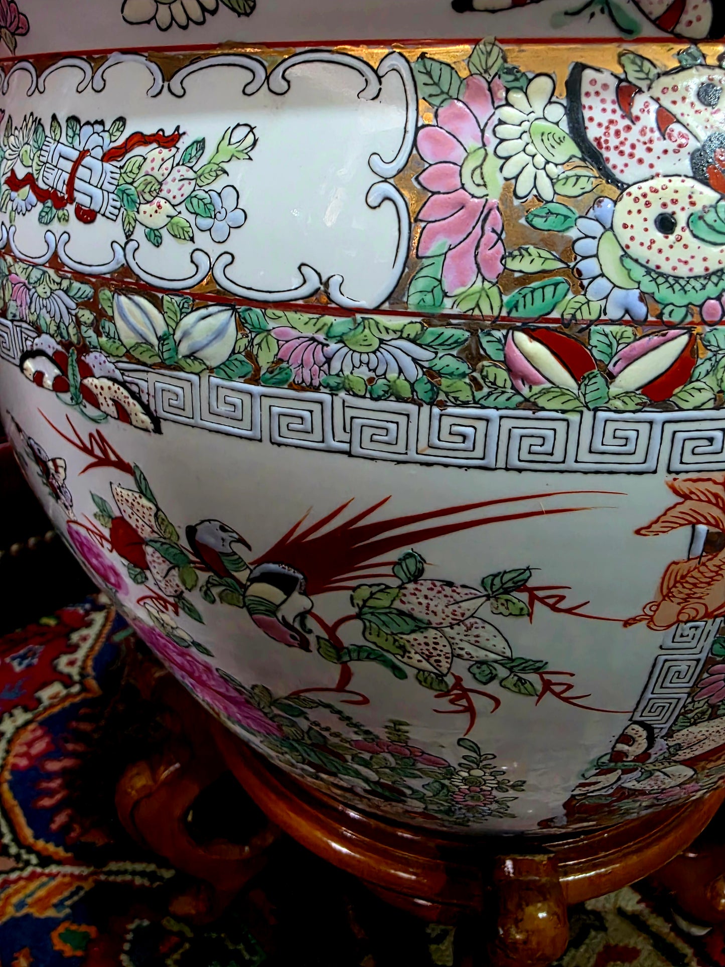✨ Floral Chinoiserie Koi Planter – Porcelana Imperial de la Dinastía Qing ✨
