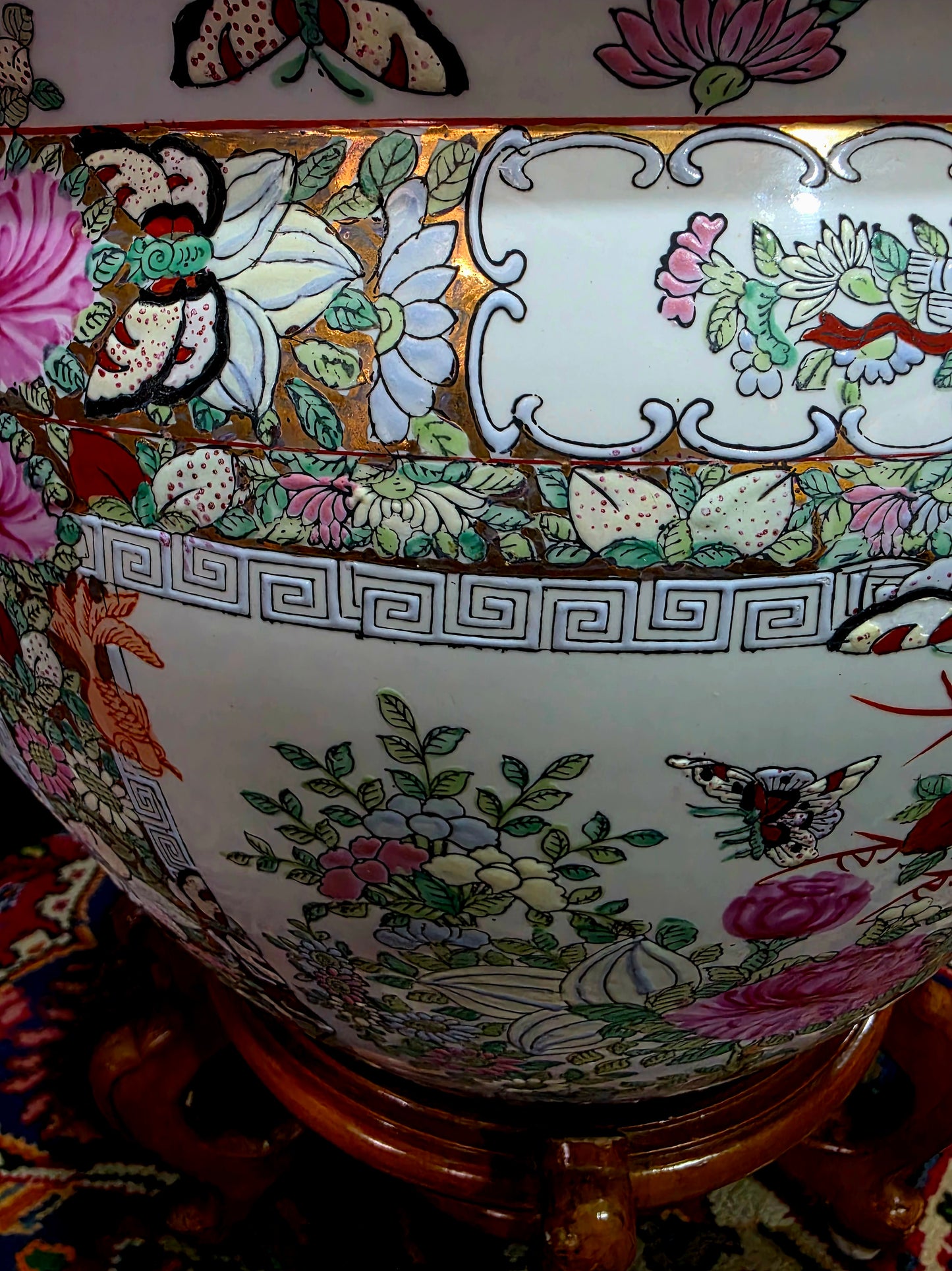 ✨ Floral Chinoiserie Koi Planter – Porcelana Imperial de la Dinastía Qing ✨