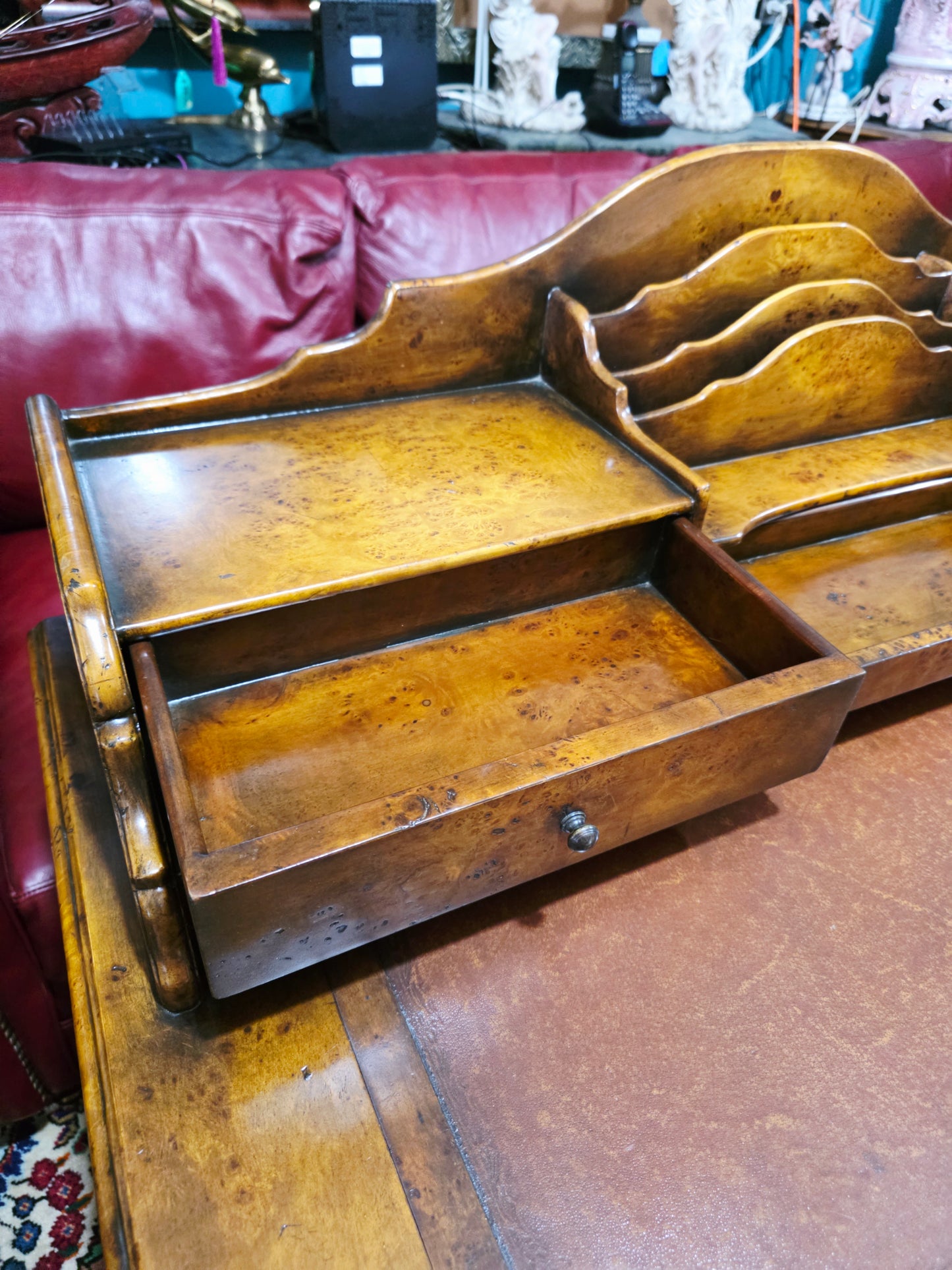 🪶 Secreter Antiguo en Madera de Acacia – Elegancia Clásica y Funcionalidad Atemporal 🪶