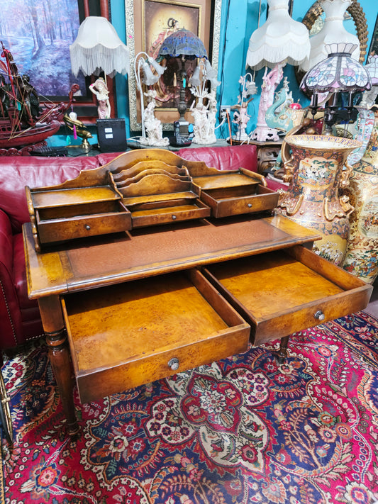 🪶 Secreter Antiguo en Madera de Acacia – Elegancia Clásica y Funcionalidad Atemporal 🪶