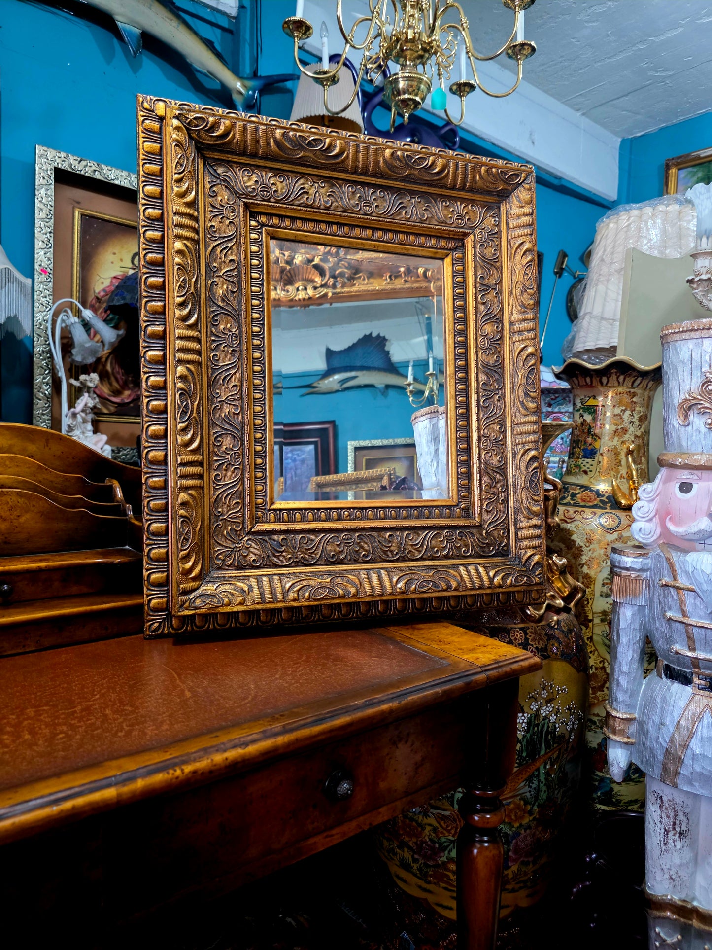 💞🌟🪞 Espejo Antiguo de Madera Tallada con Acabado en Oro Viejo – Elegancia Clásica 🪞🌟💞