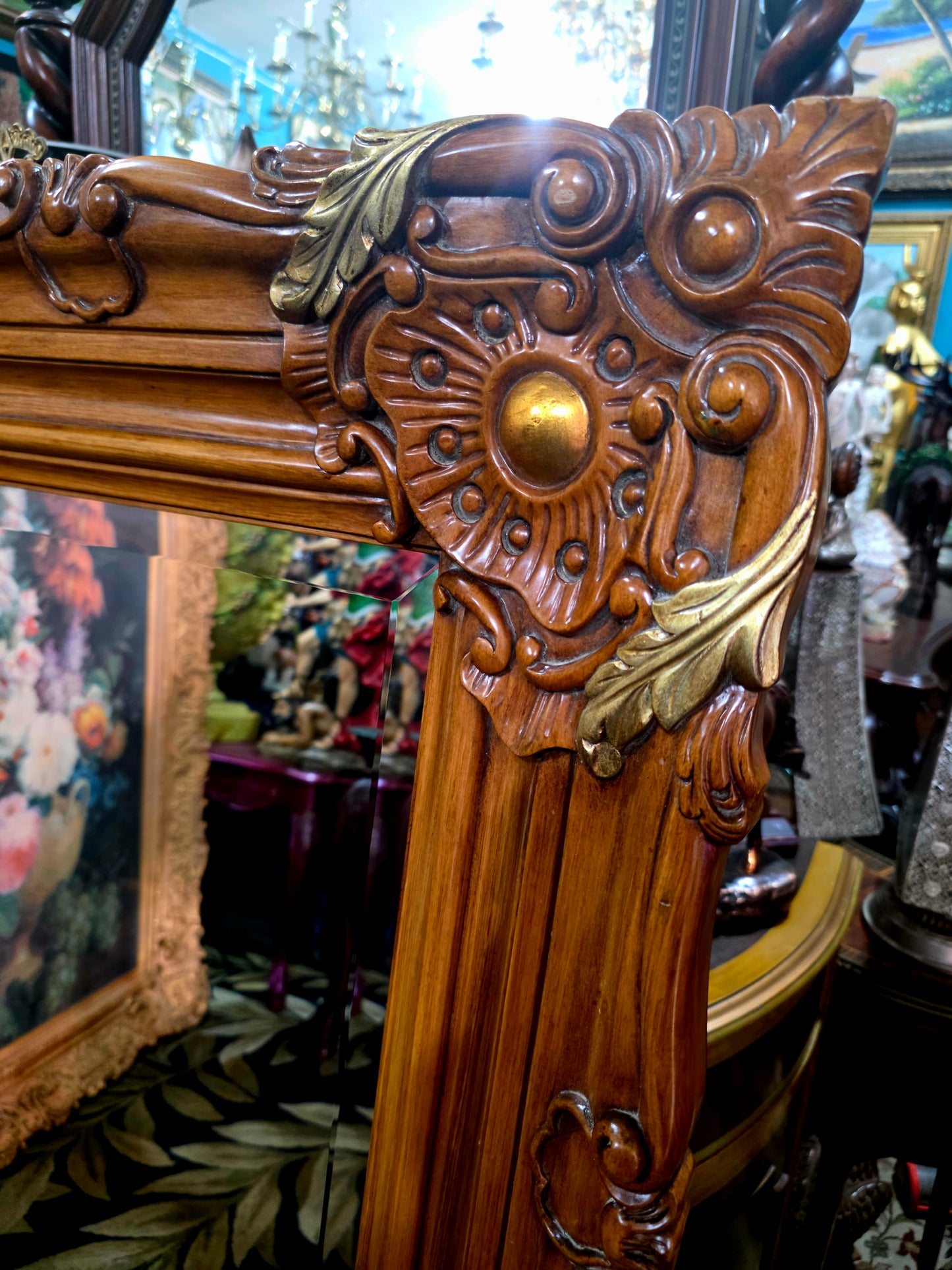 🪞 Espejo de Epoca con Marco Tallado a Mano – Nobleza en Madera y Reflejo 🪞