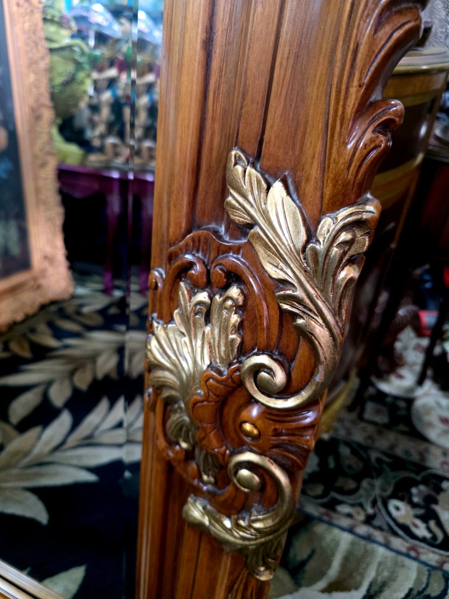 🪞 Espejo de Epoca con Marco Tallado a Mano – Nobleza en Madera y Reflejo 🪞