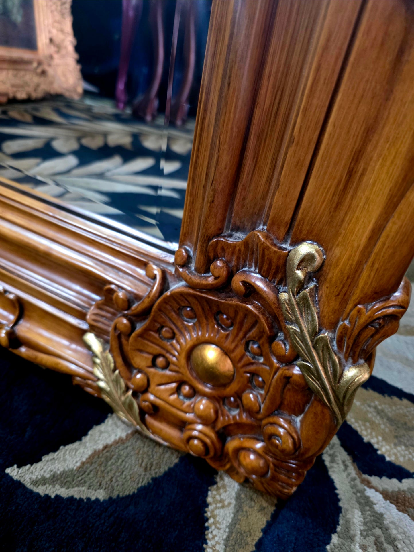 🪞 Espejo de Epoca con Marco Tallado a Mano – Nobleza en Madera y Reflejo 🪞