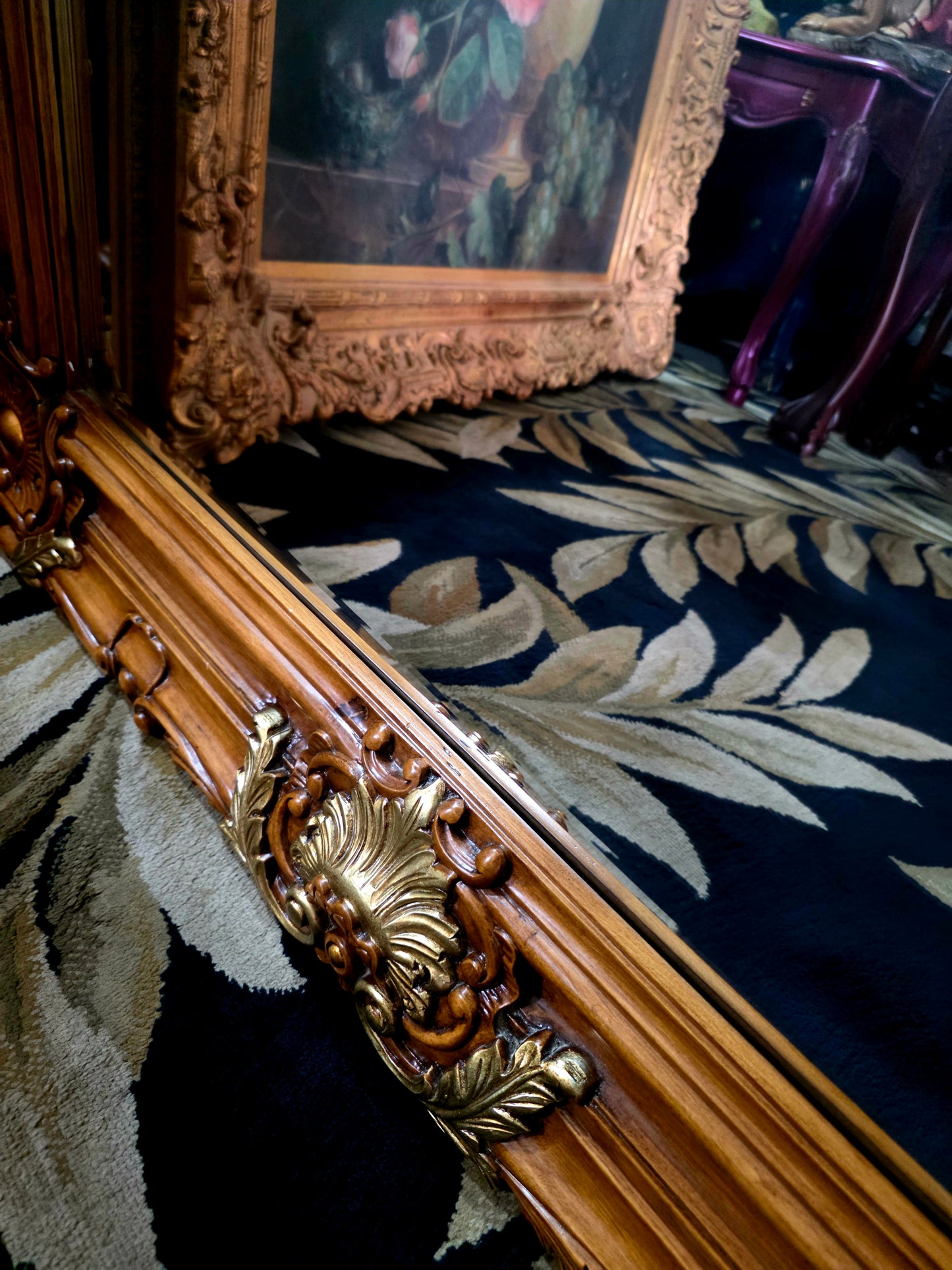 🪞 Espejo de Epoca con Marco Tallado a Mano – Nobleza en Madera y Reflejo 🪞