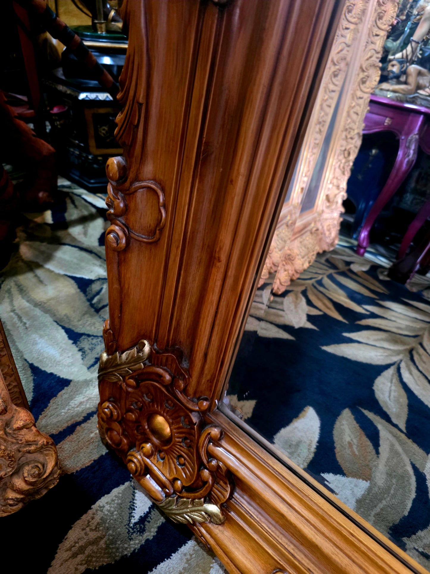 🪞 Espejo de Epoca con Marco Tallado a Mano – Nobleza en Madera y Reflejo 🪞