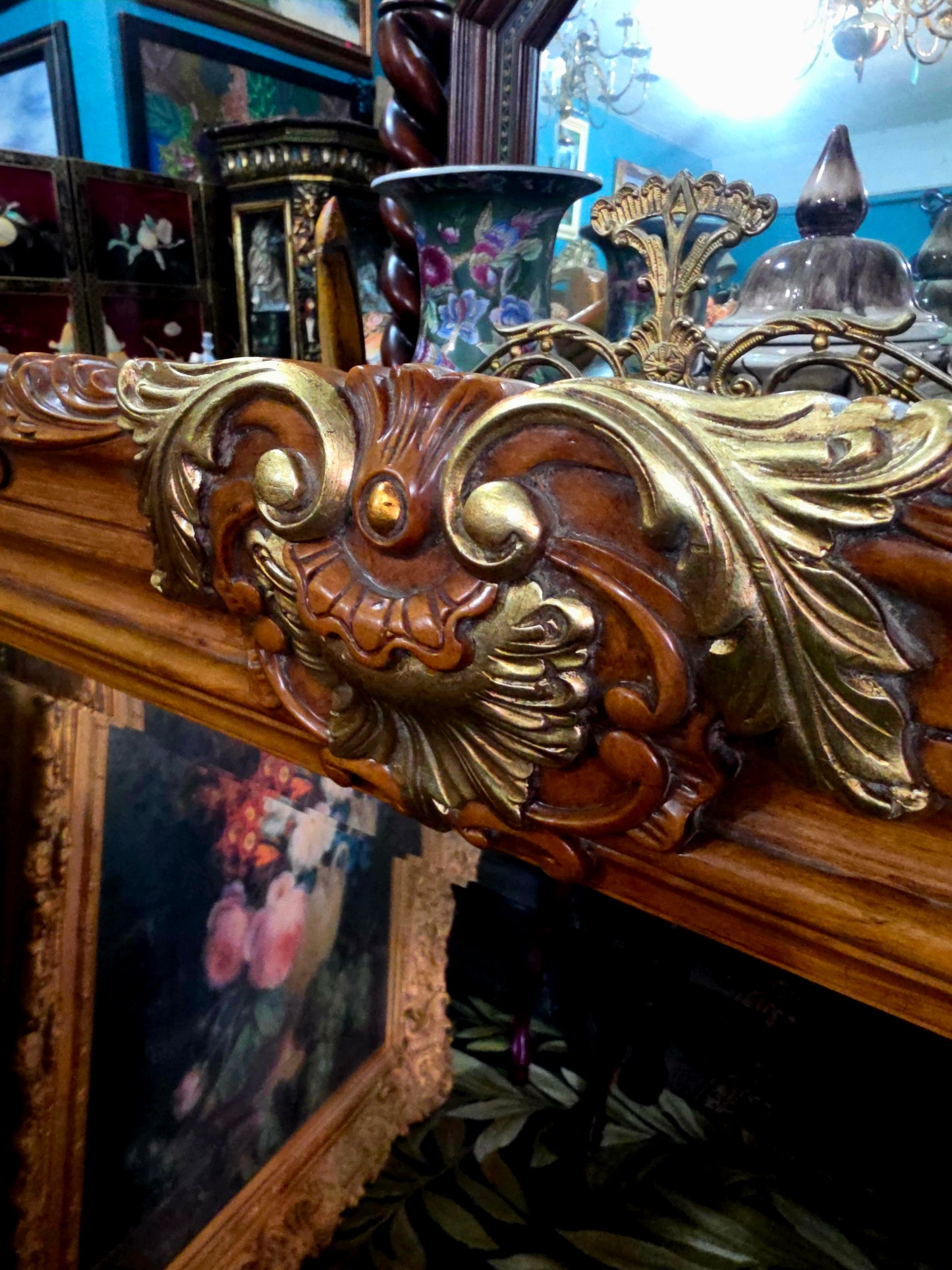 🪞 Espejo de Epoca con Marco Tallado a Mano – Nobleza en Madera y Reflejo 🪞