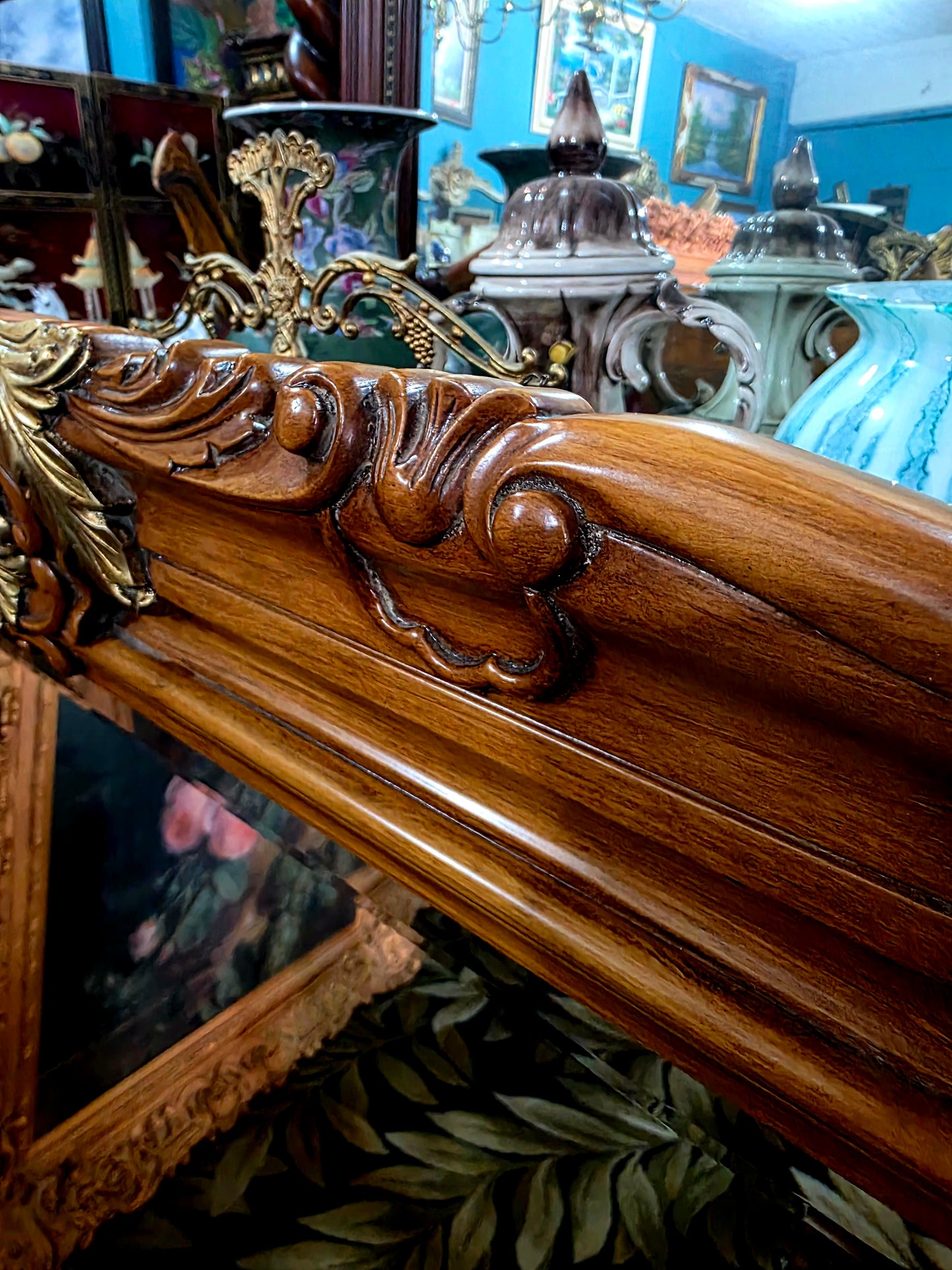 🪞 Espejo de Epoca con Marco Tallado a Mano – Nobleza en Madera y Reflejo 🪞