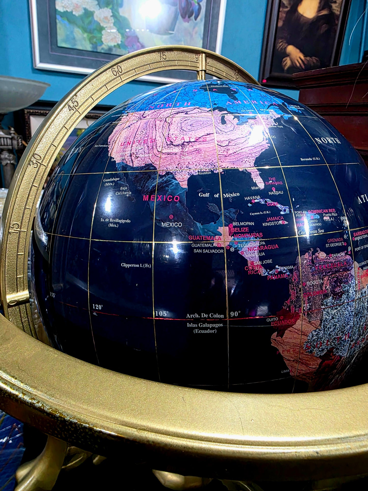 🌍 Globo Decorativo con Base Dorada y Pies de León – Cartografía con Carácter Imperial 🌍