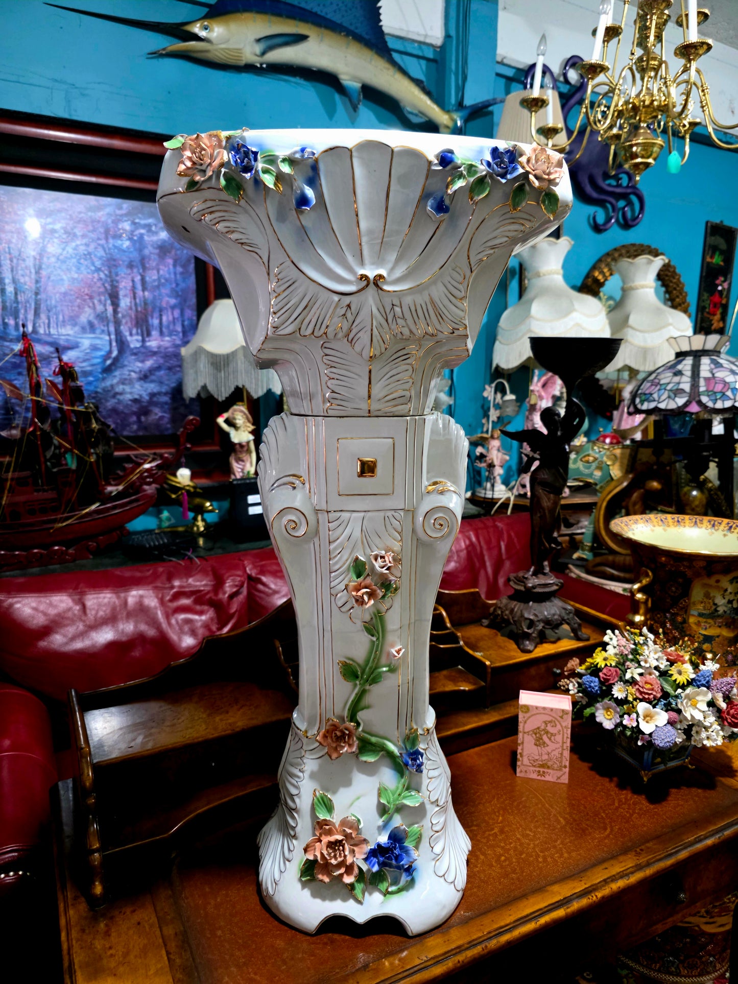🌸Fine porcelain pedestal – Floral Rococo style🌸