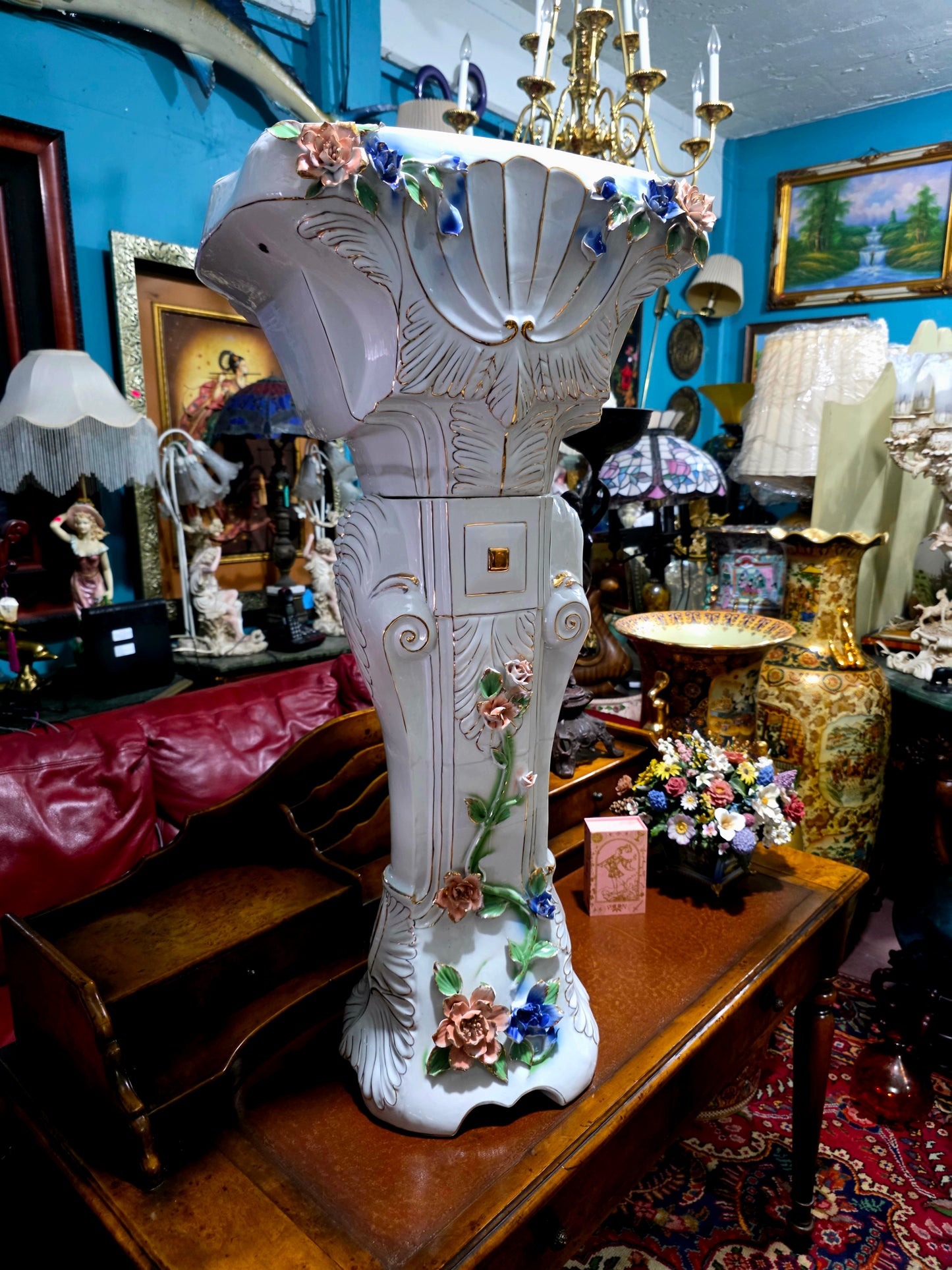 🌸Fine porcelain pedestal – Floral Rococo style🌸