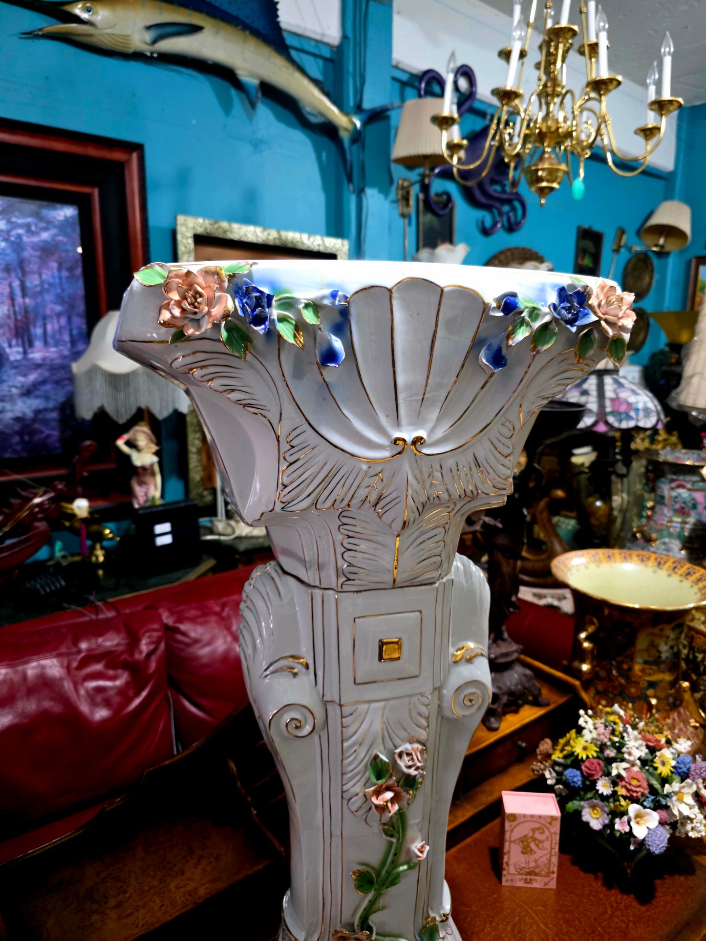 🌸Fine porcelain pedestal – Floral Rococo style🌸