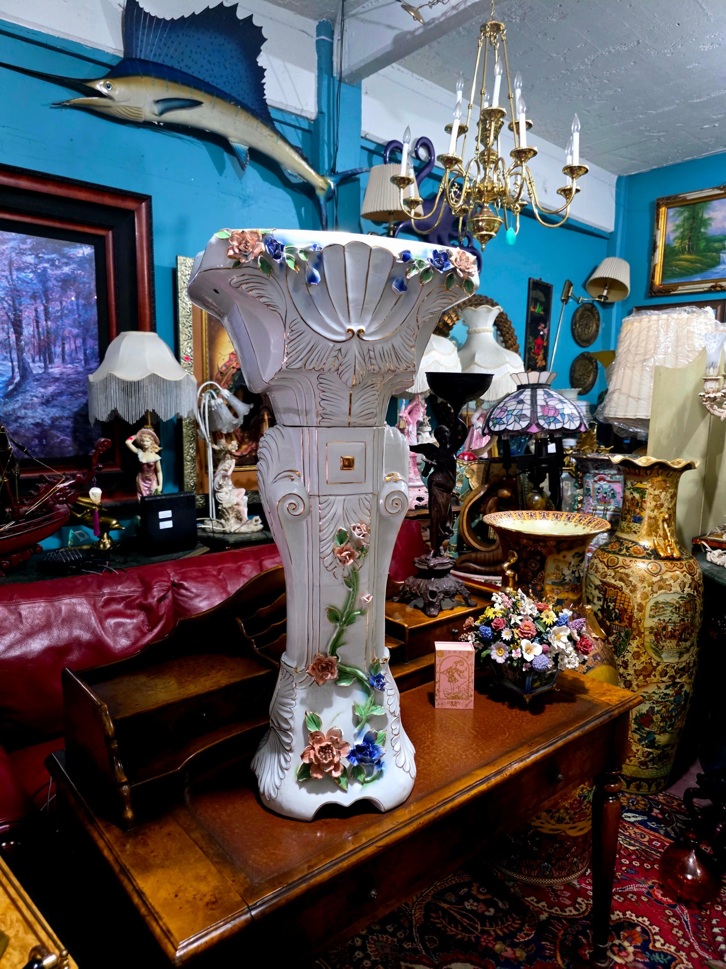 🌸Fine porcelain pedestal – Floral Rococo style🌸