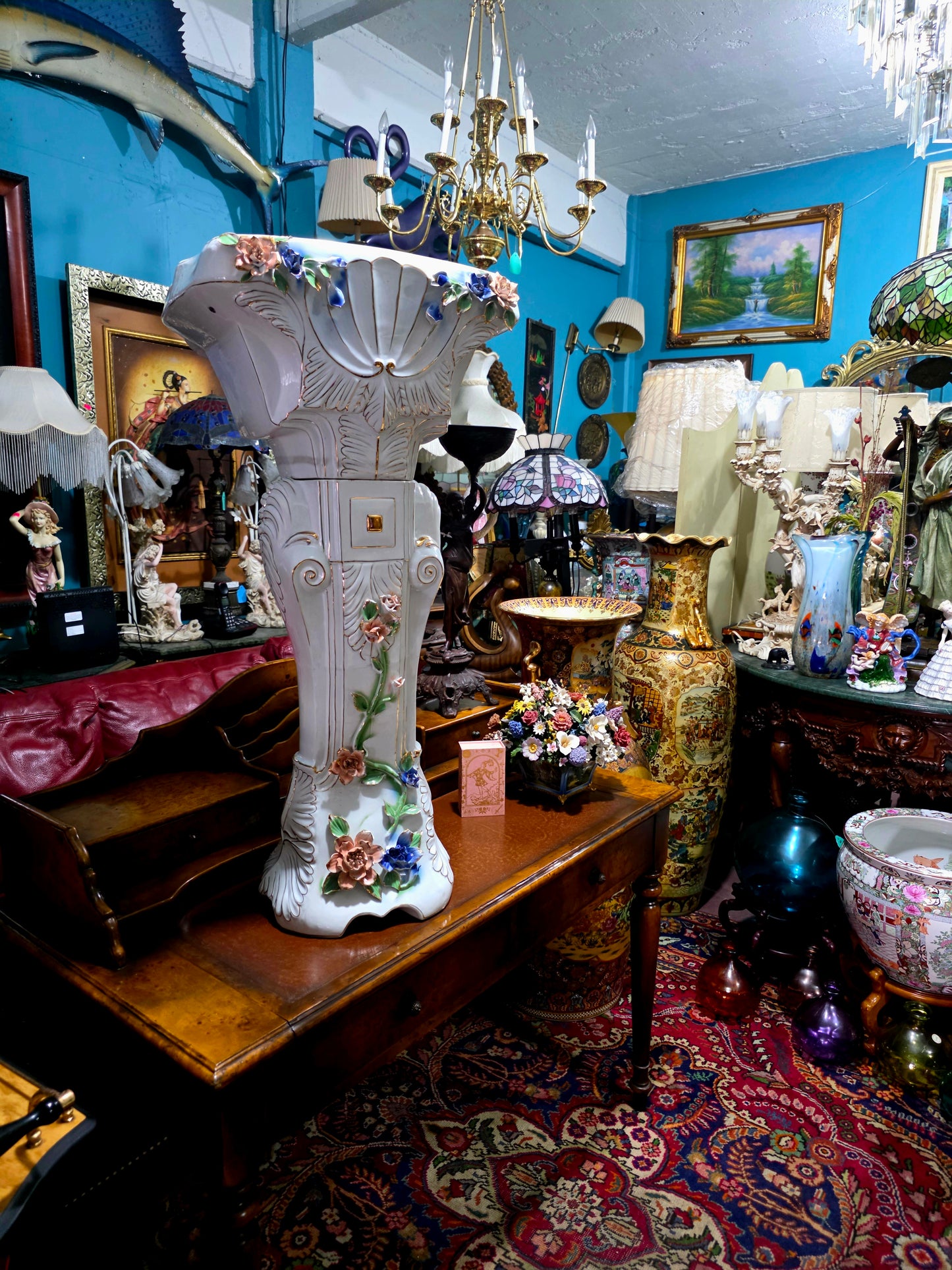 🌸Fine porcelain pedestal – Floral Rococo style🌸