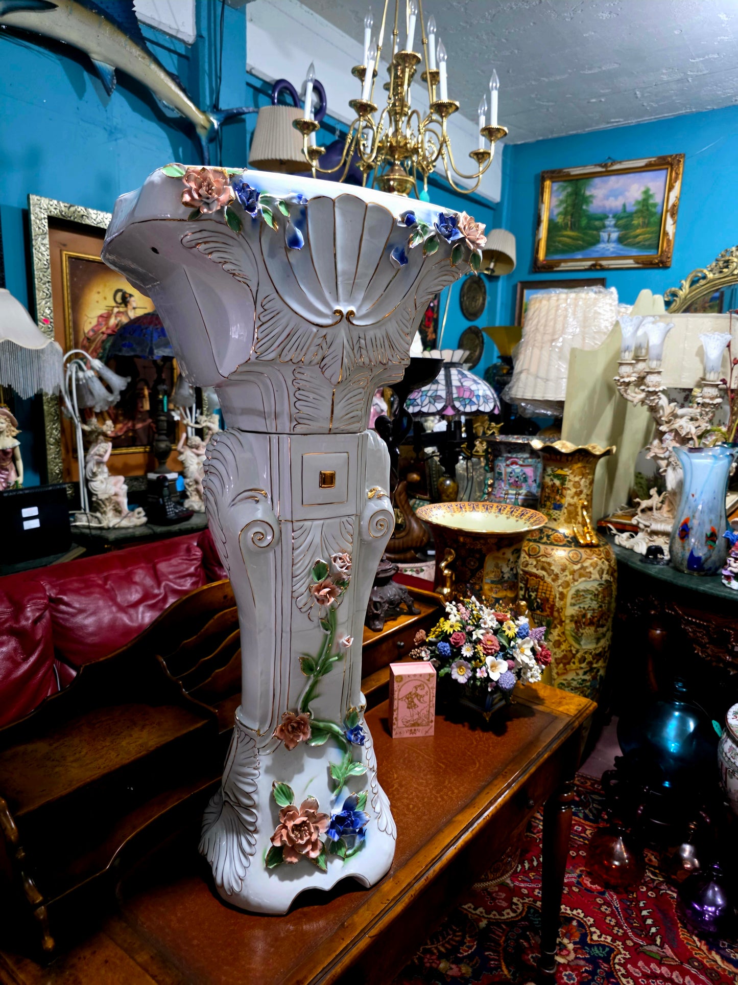 🌸Fine porcelain pedestal – Floral Rococo style🌸