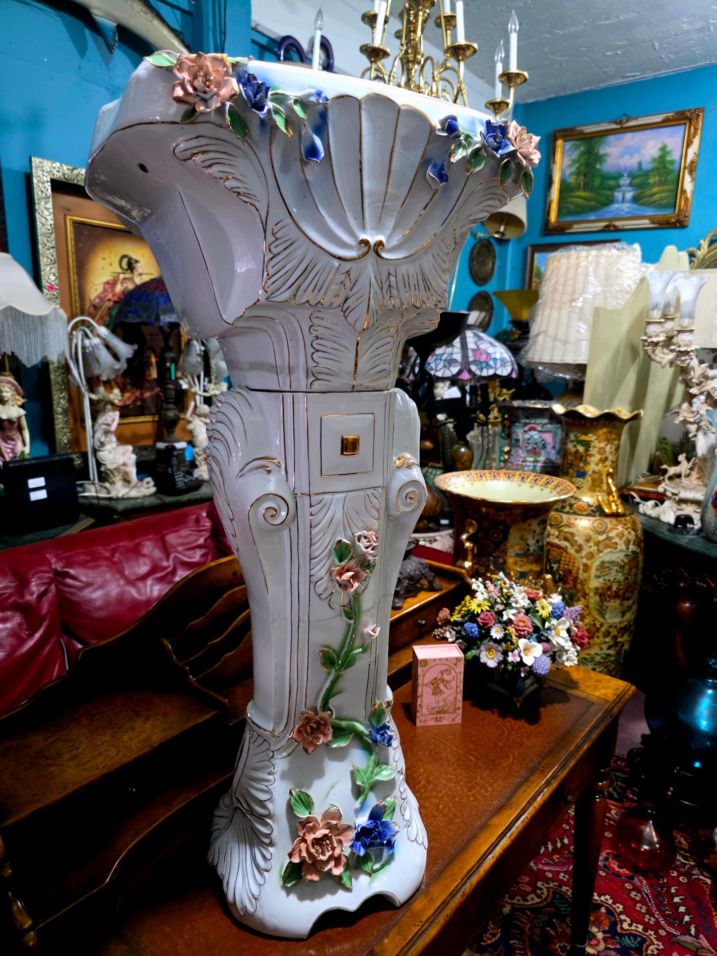 🌸Fine porcelain pedestal – Floral Rococo style🌸