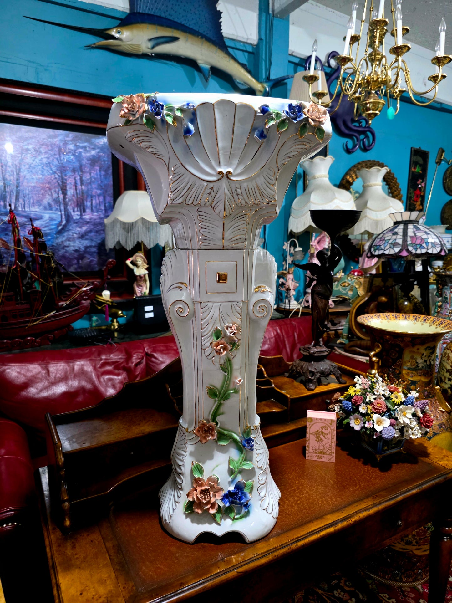 🌸Fine porcelain pedestal – Floral Rococo style🌸