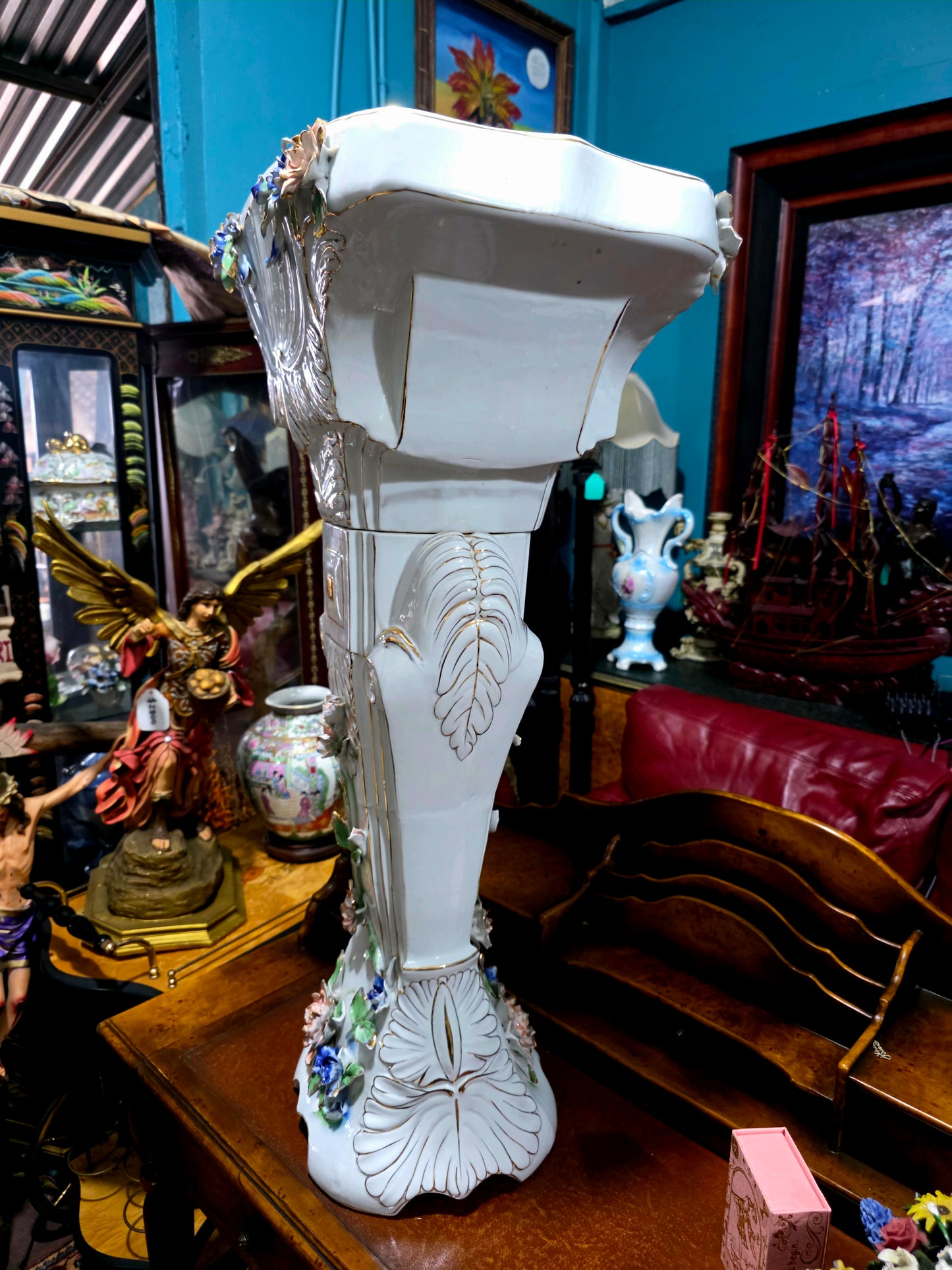 🌸Fine porcelain pedestal – Floral Rococo style🌸