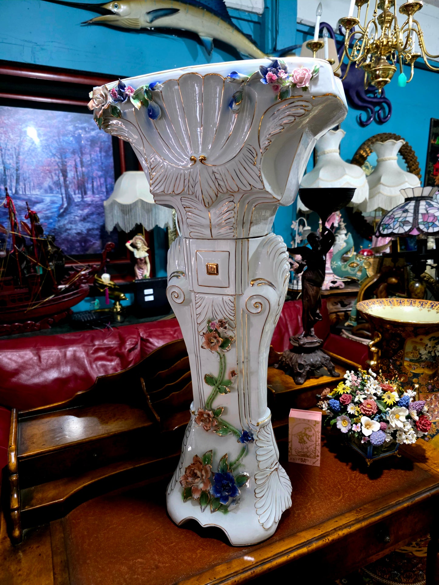 🌸Fine porcelain pedestal – Floral Rococo style🌸