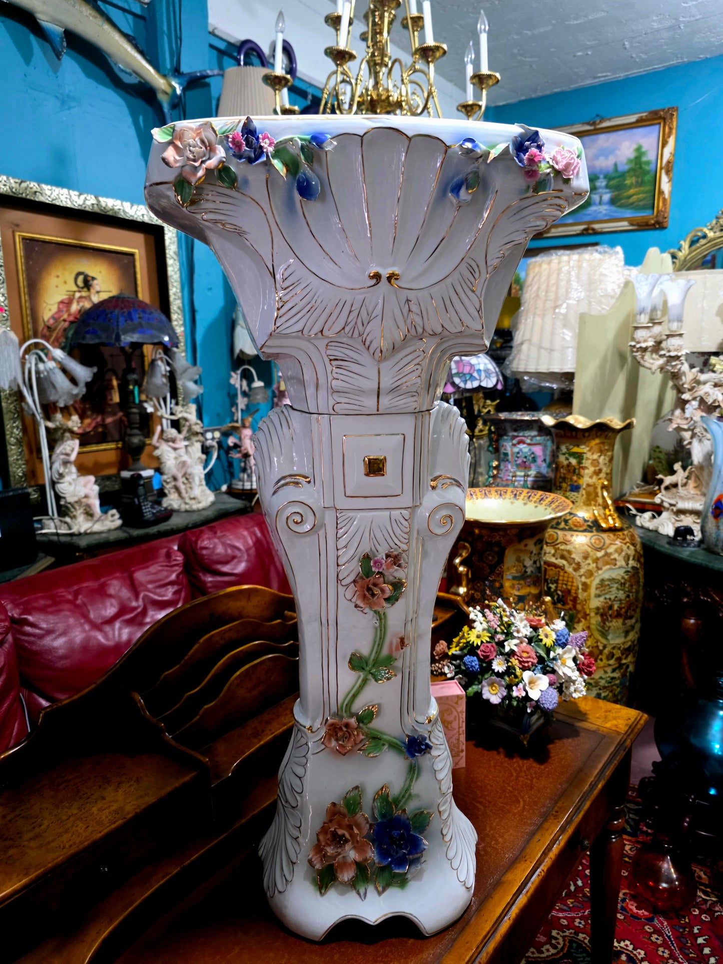 🌸Fine porcelain pedestal – Floral Rococo style🌸