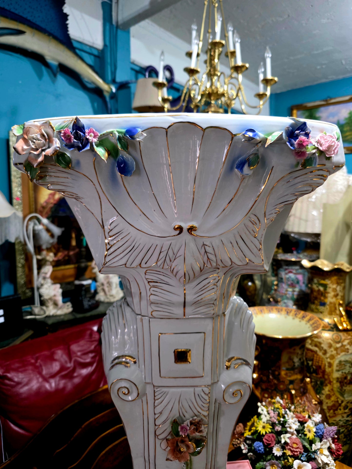 🌸Fine porcelain pedestal – Floral Rococo style🌸