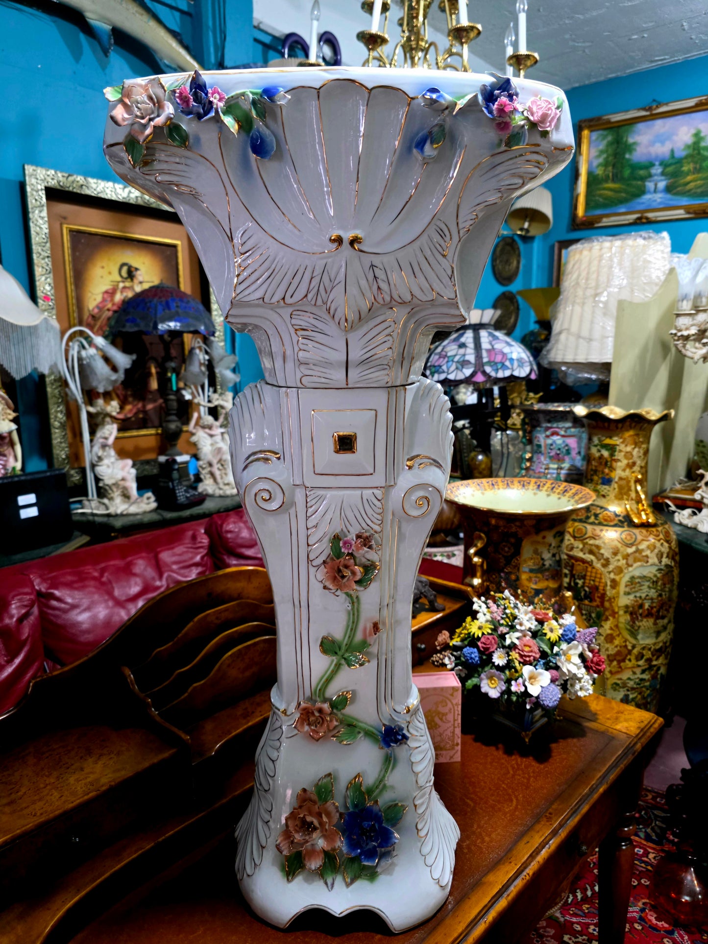 🌸Fine porcelain pedestal – Floral Rococo style🌸