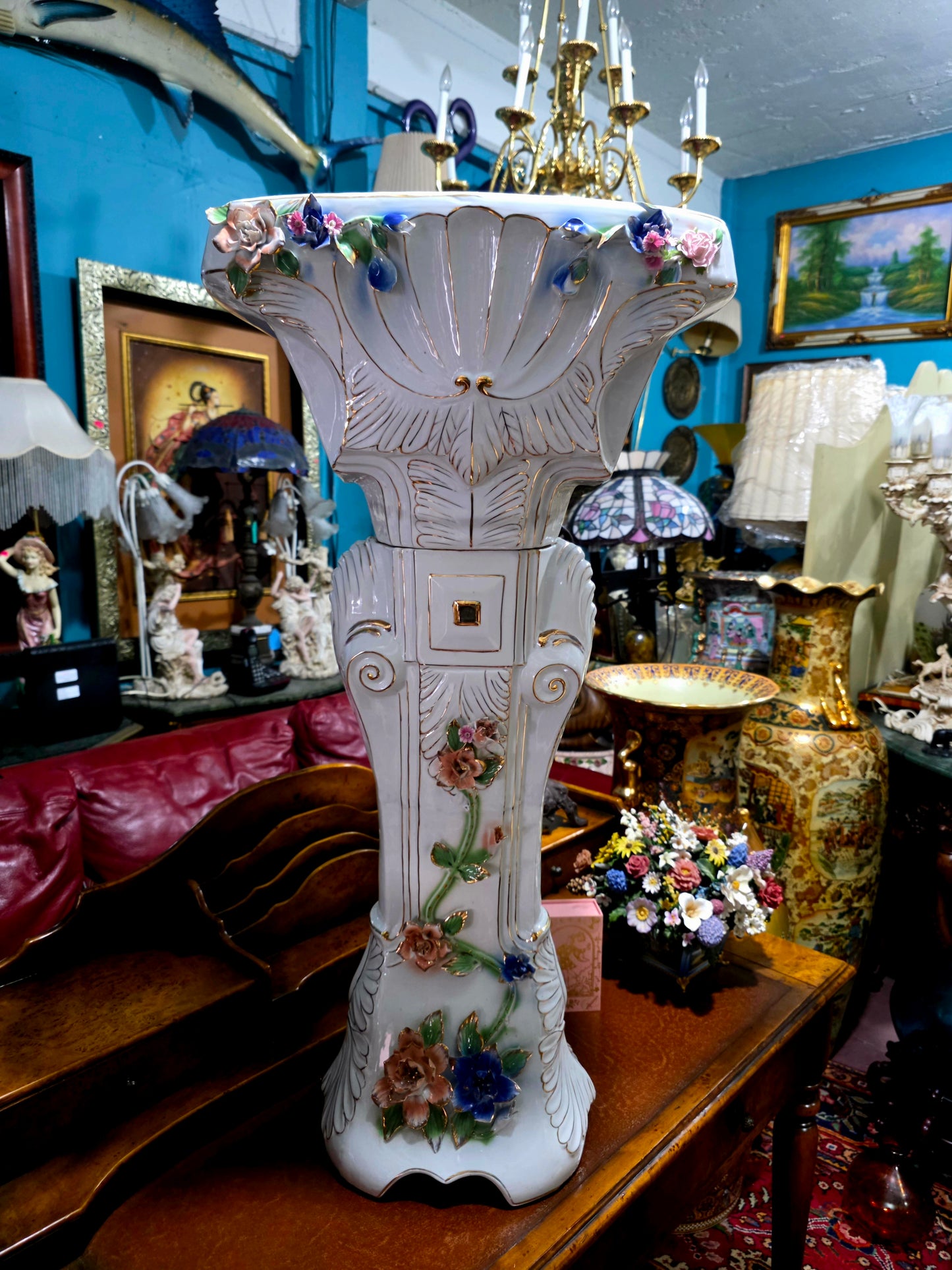 🌸Fine porcelain pedestal – Floral Rococo style🌸