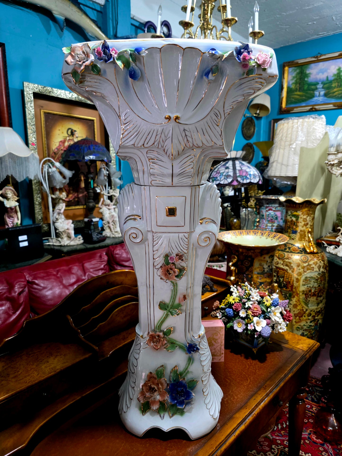 🌸Fine porcelain pedestal – Floral Rococo style🌸
