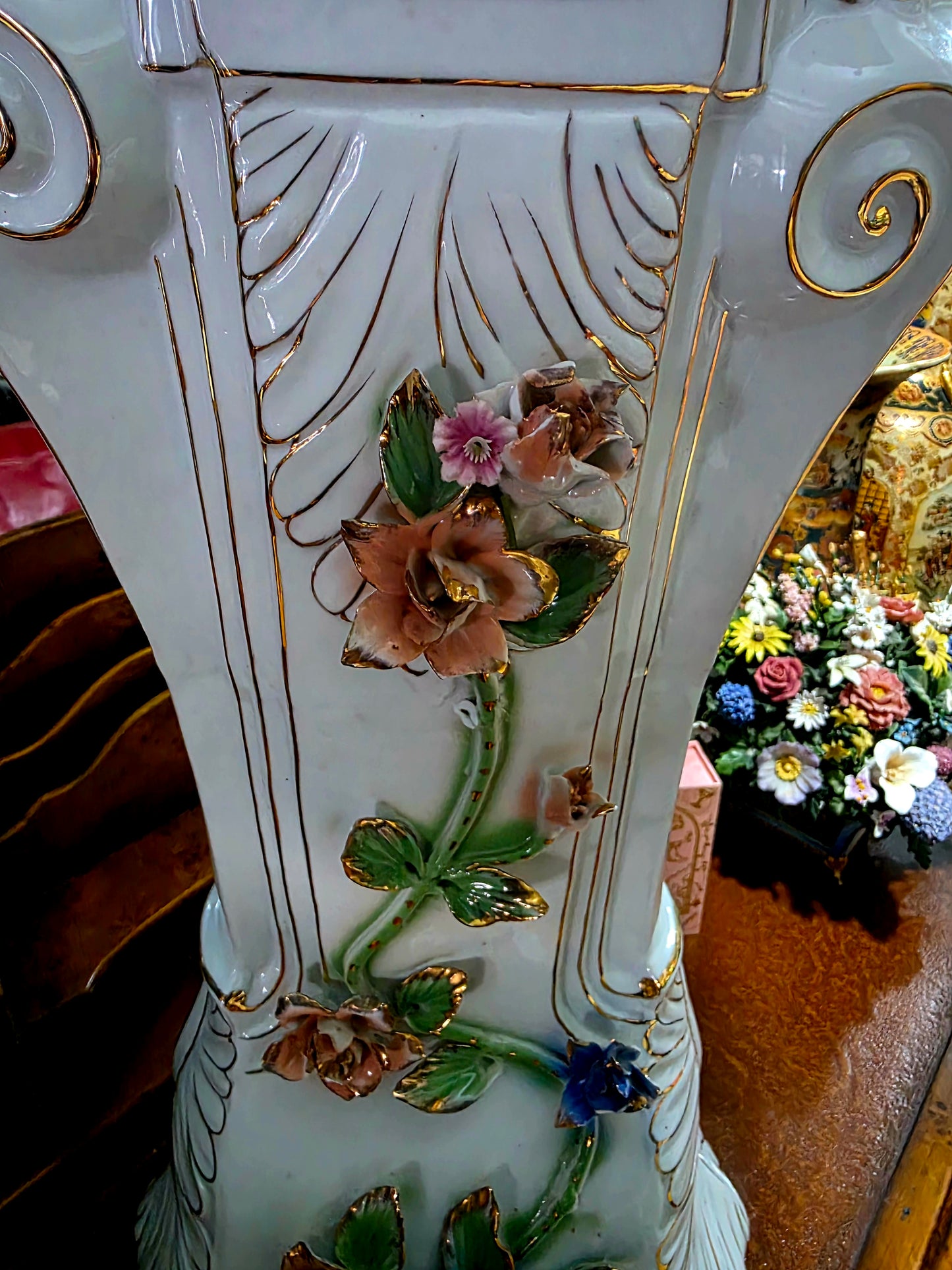 🌸Fine porcelain pedestal – Floral Rococo style🌸