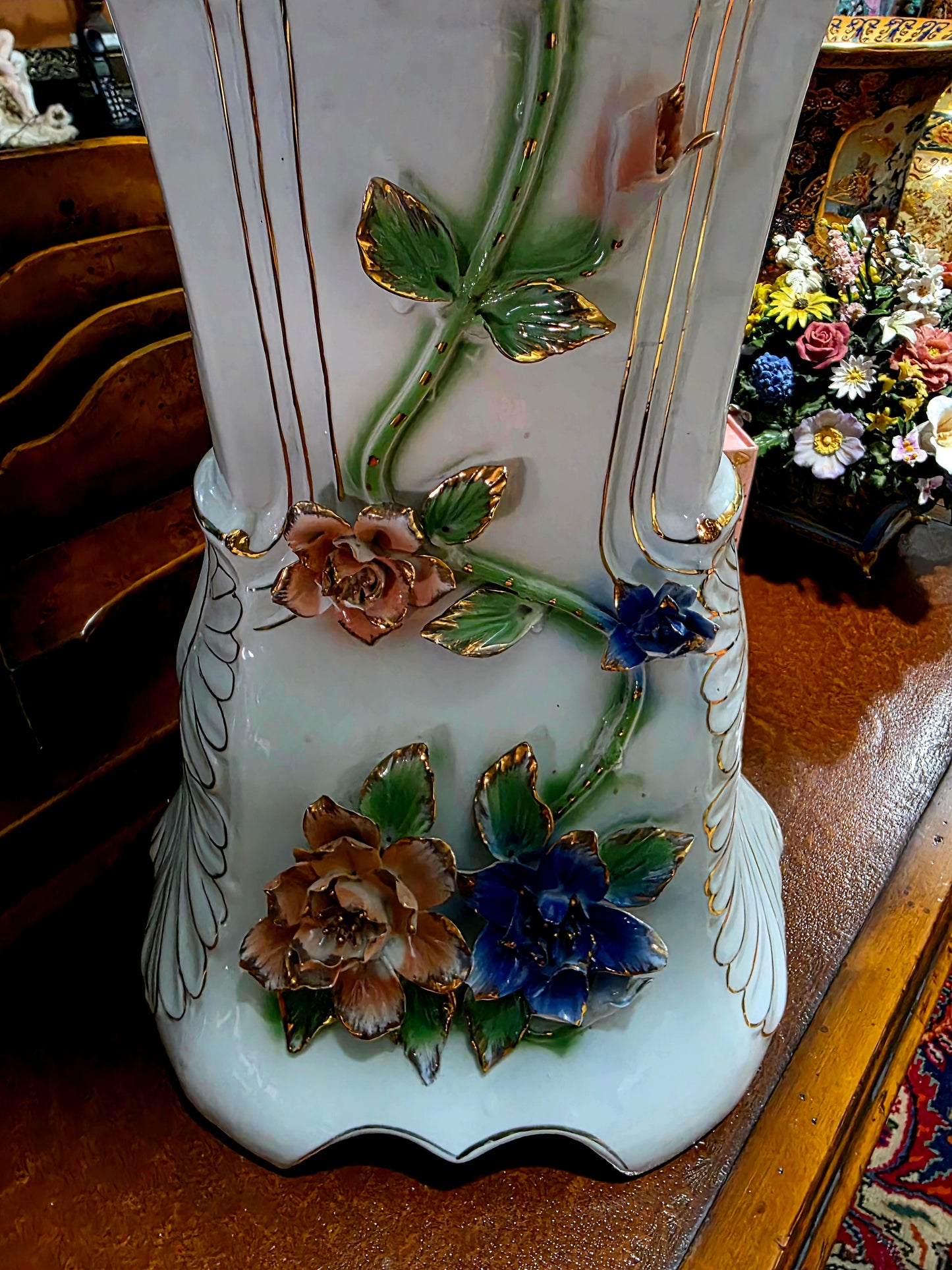 🌸Fine porcelain pedestal – Floral Rococo style🌸