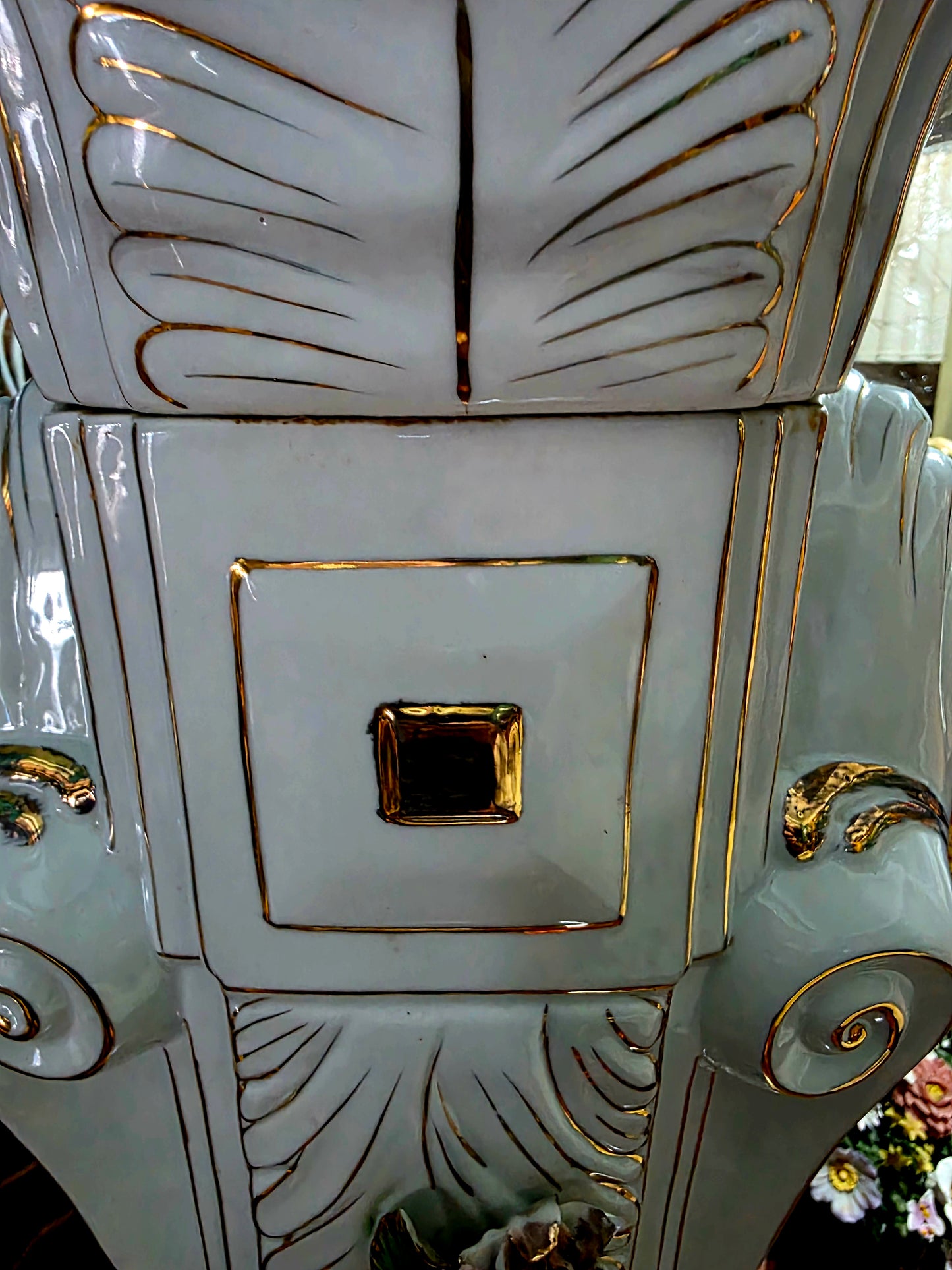 🌸Fine porcelain pedestal – Floral Rococo style🌸