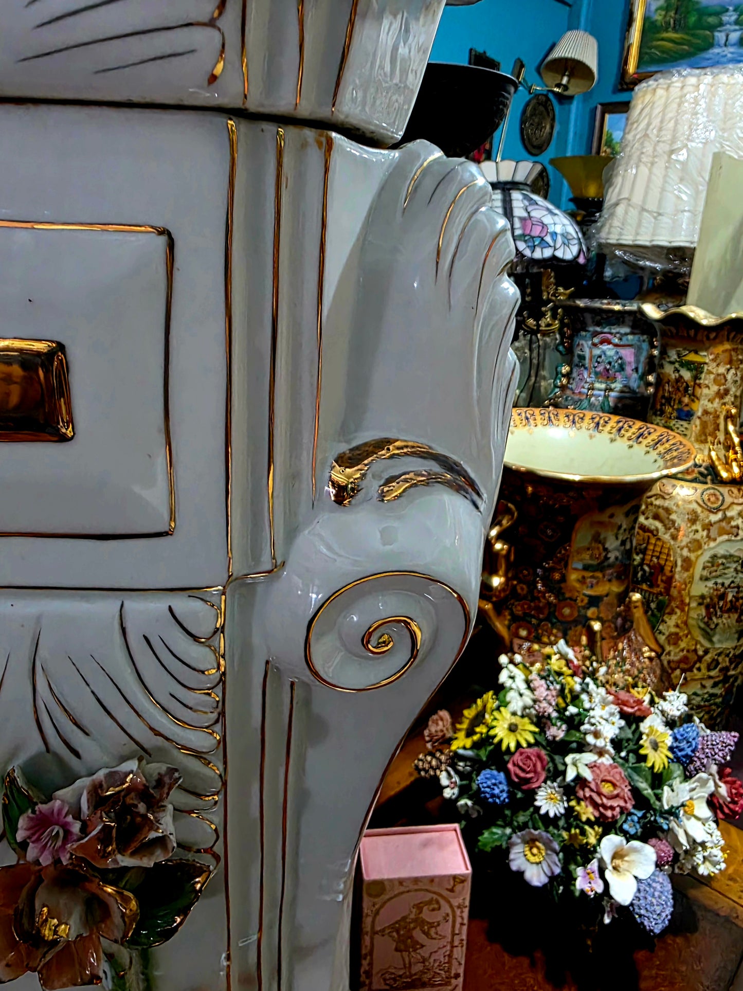 🌸Fine porcelain pedestal – Floral Rococo style🌸