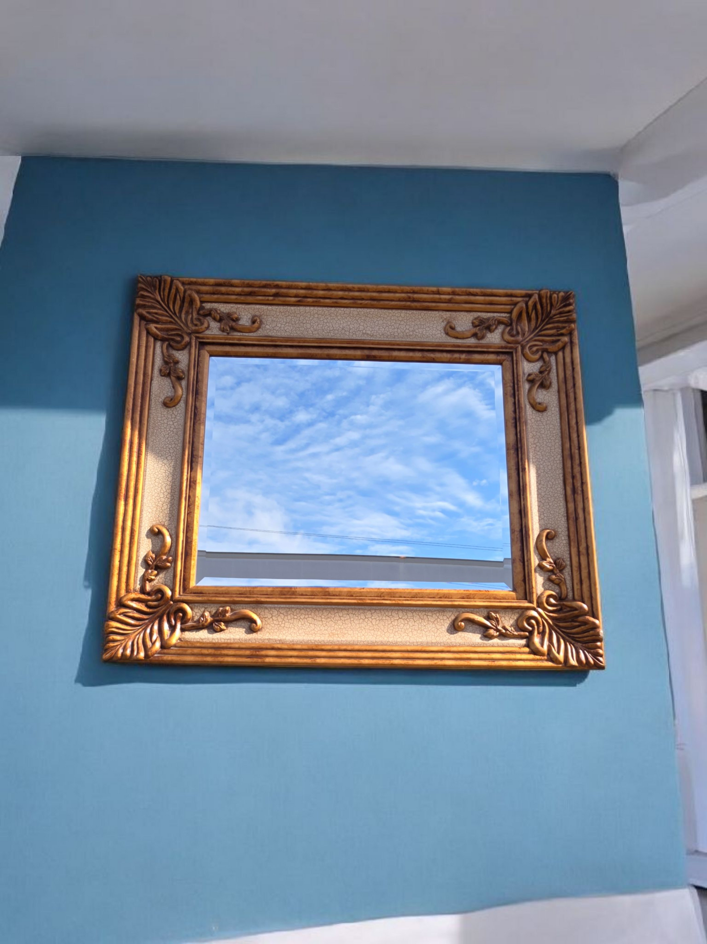 🪞 Mirror with Gold Frame – Timeless Classic with a Grand Presence ✨