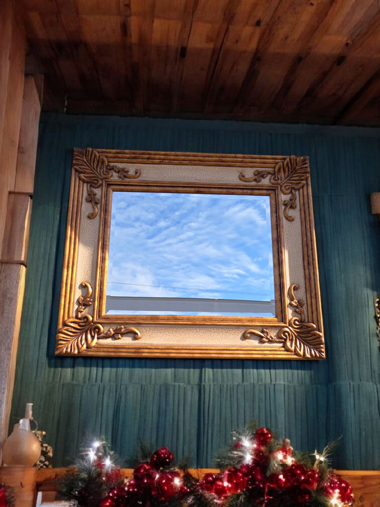 🪞 Mirror with Gold Frame – Timeless Classic with a Grand Presence ✨