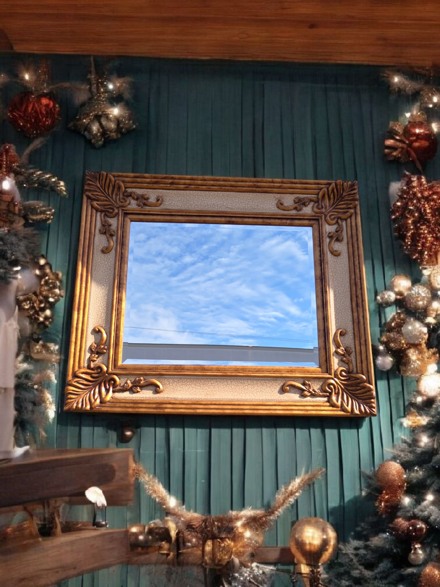 🪞 Mirror with Gold Frame – Timeless Classic with a Grand Presence ✨