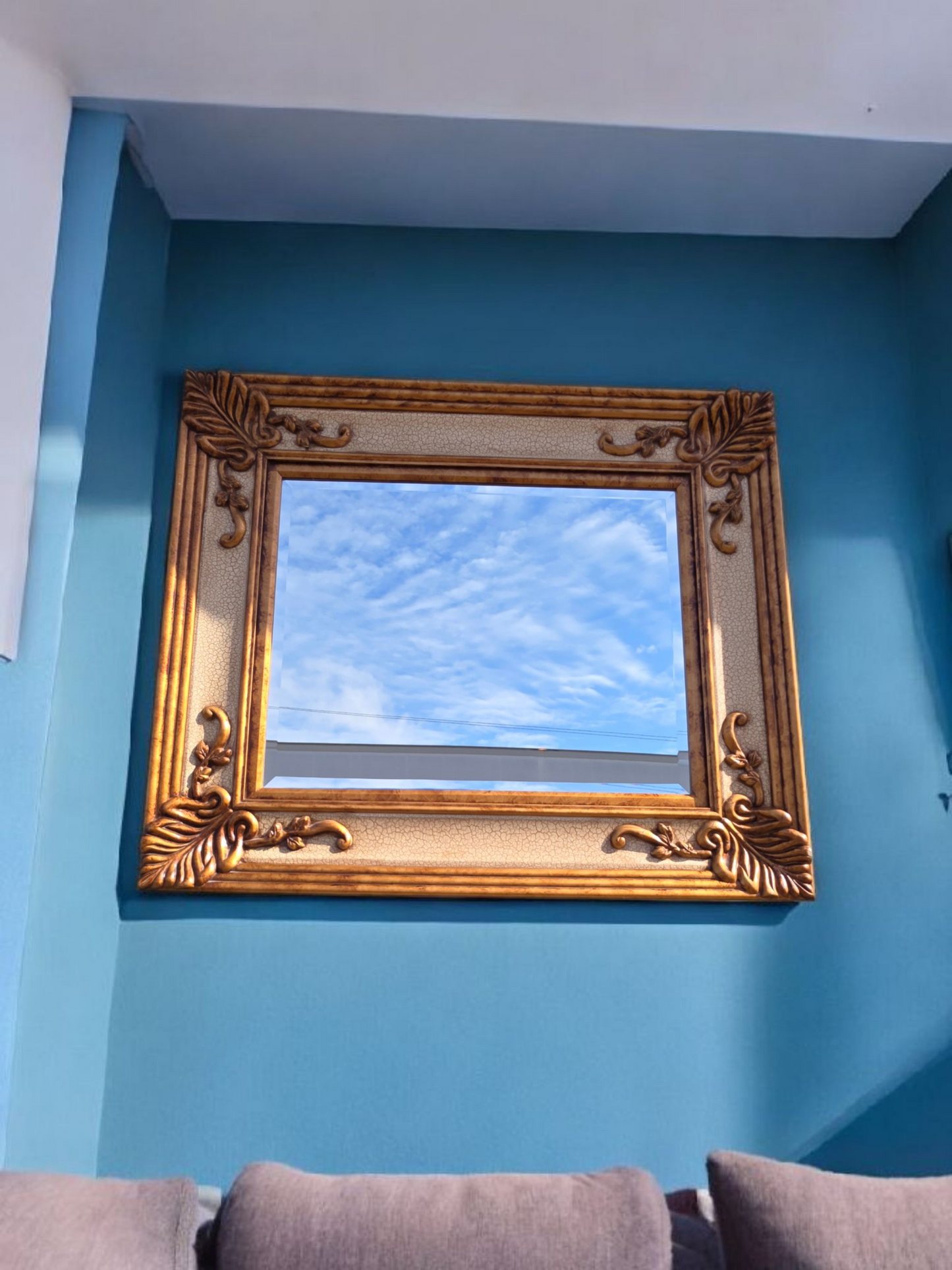 🪞 Mirror with Gold Frame – Timeless Classic with a Grand Presence ✨