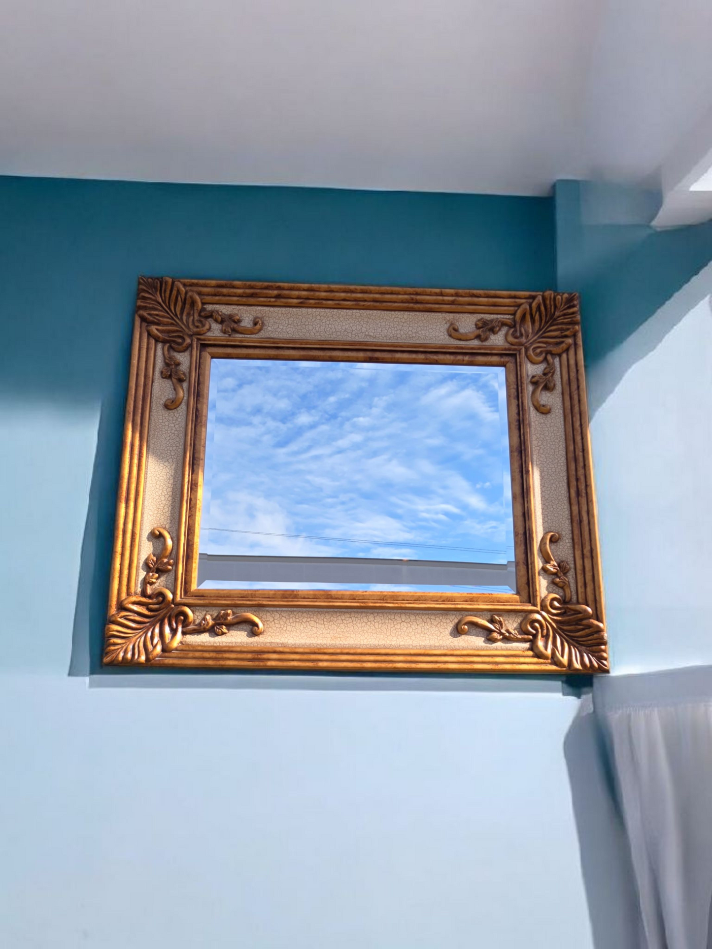 🪞 Mirror with Gold Frame – Timeless Classic with a Grand Presence ✨