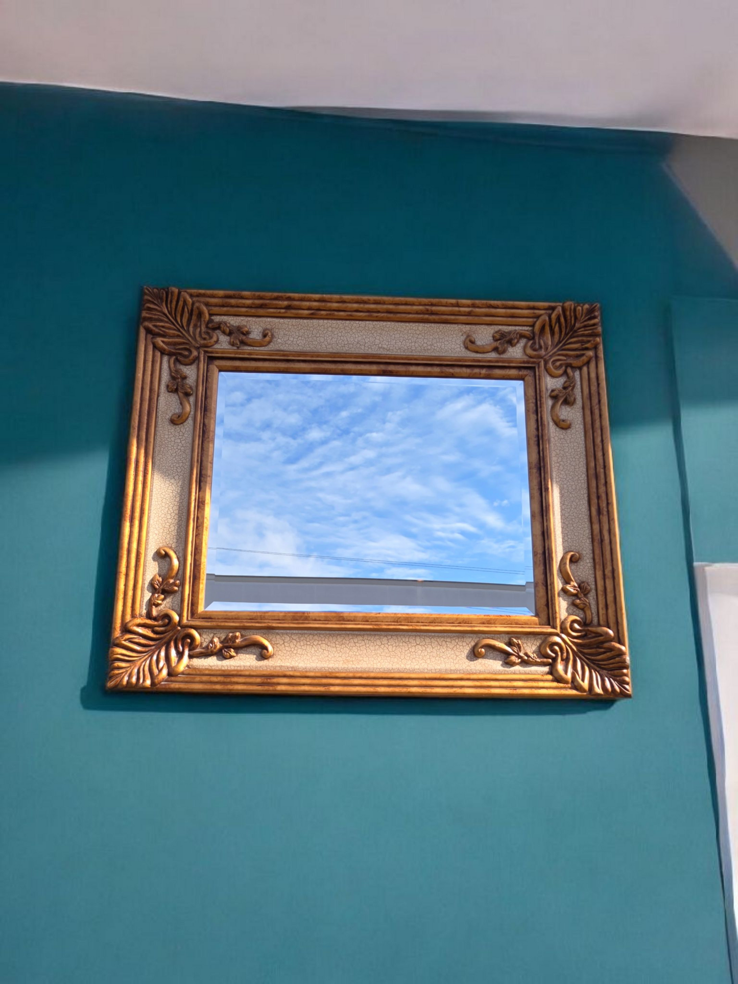 🪞 Mirror with Gold Frame – Timeless Classic with a Grand Presence ✨