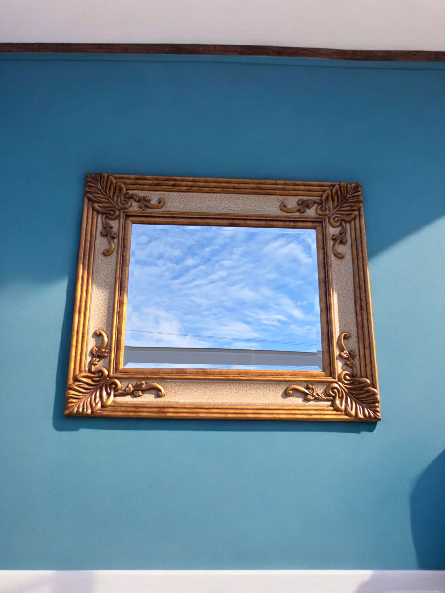 🪞 Mirror with Gold Frame – Timeless Classic with a Grand Presence ✨