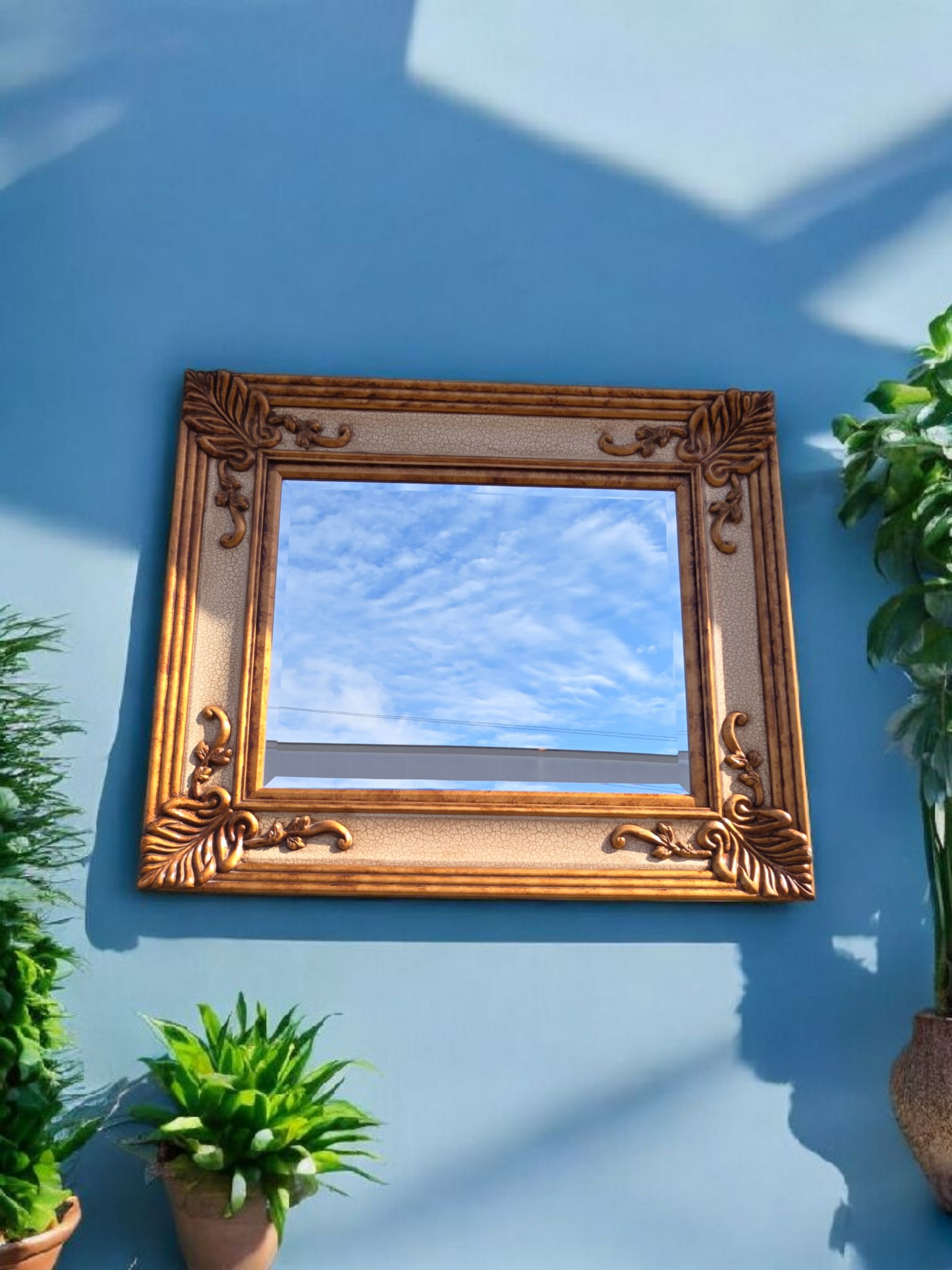 🪞 Mirror with Gold Frame – Timeless Classic with a Grand Presence ✨