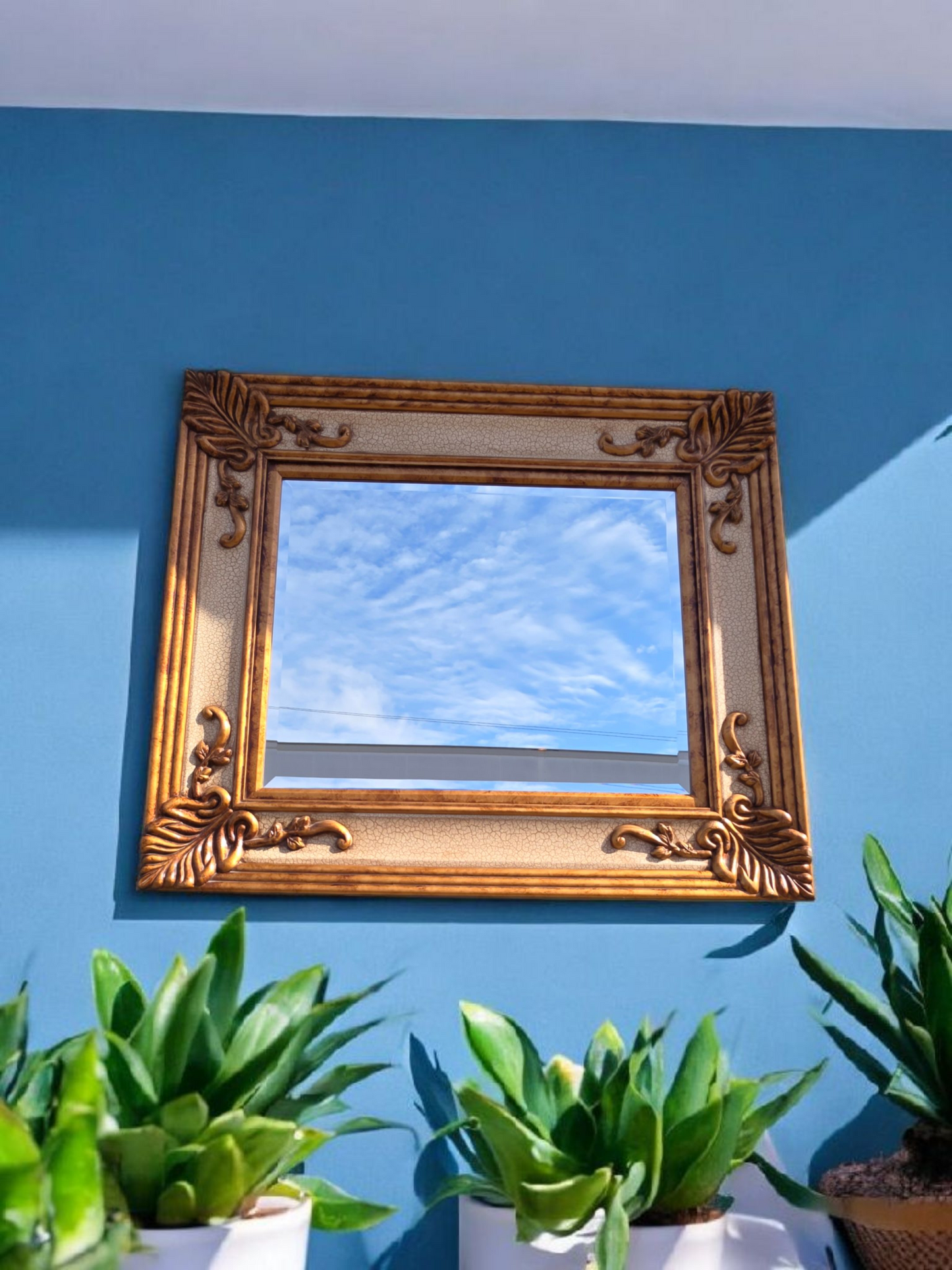 🪞 Mirror with Gold Frame – Timeless Classic with a Grand Presence ✨