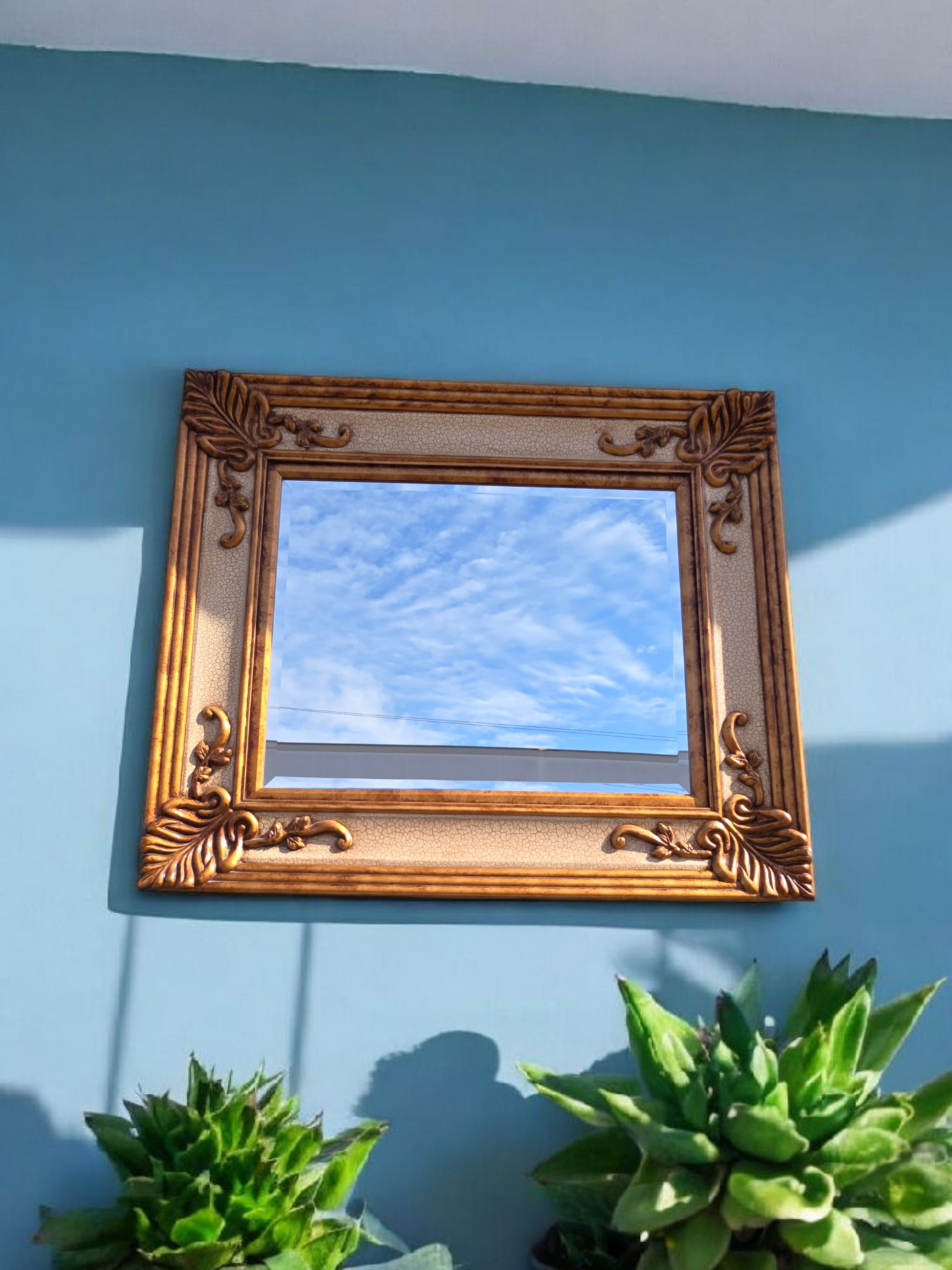 🪞 Mirror with Gold Frame – Timeless Classic with a Grand Presence ✨