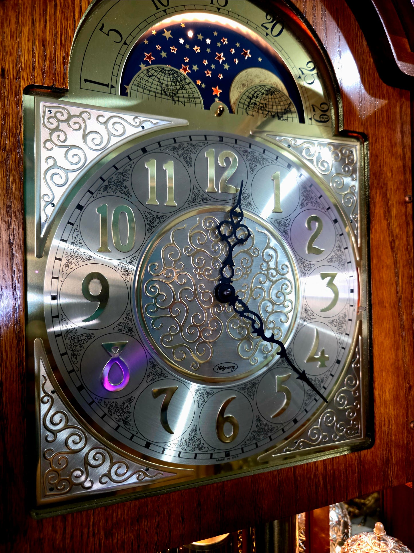 🕰️ Reloj de pie Ridgeway con placa grabada “LACAYO” — Elegancia atemporal y presencia majestuosa 🇺🇸✨
