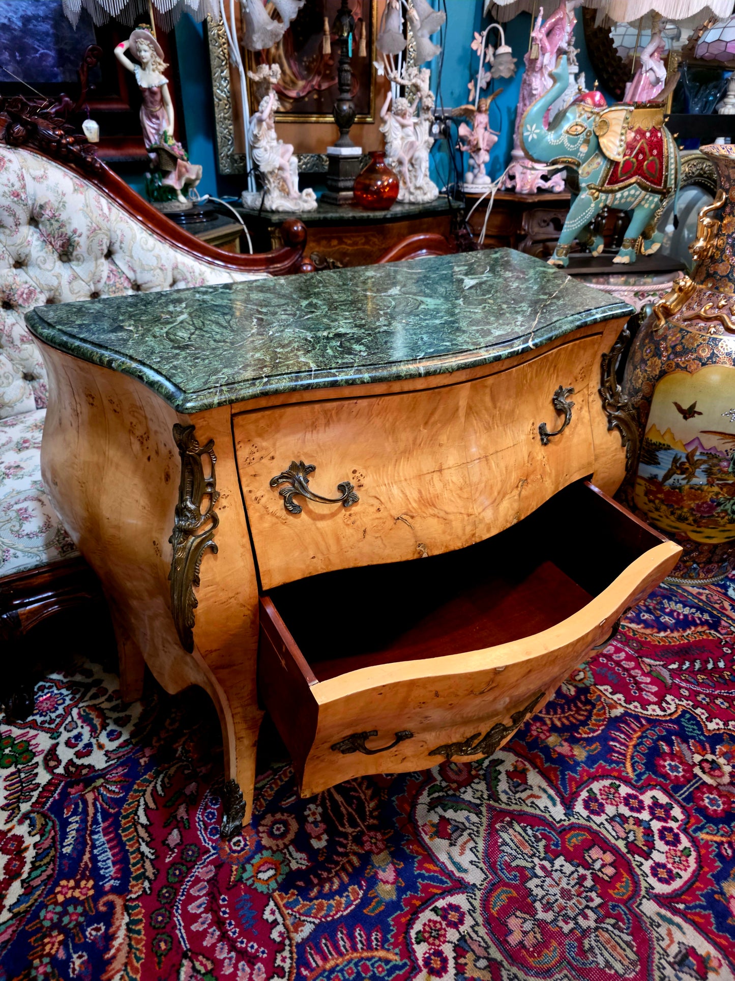 ✨ Bombe frances con cubierta de mármol y herrajes en bronce dorado 🇫🇷