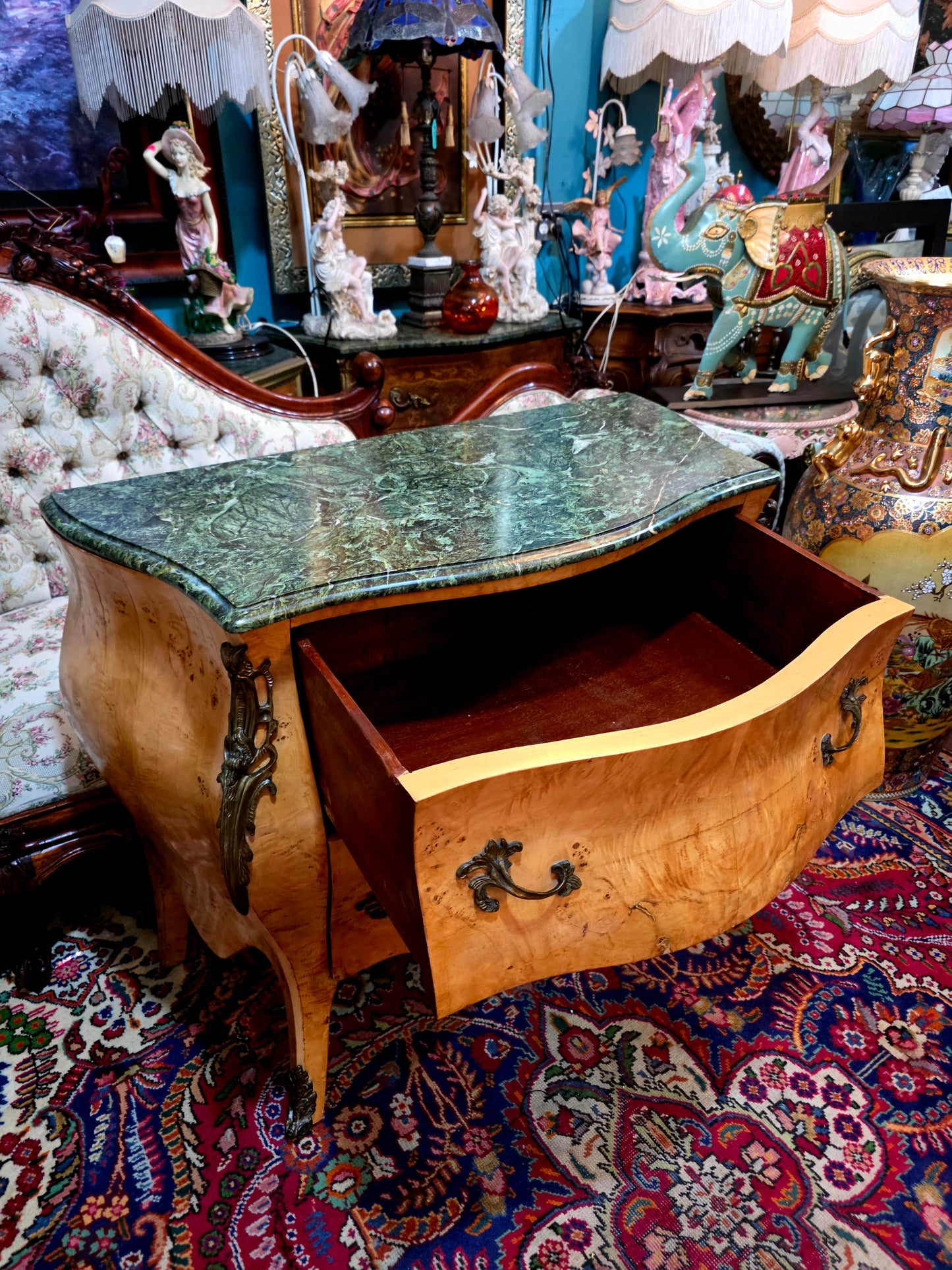 ✨ Bombe frances con cubierta de mármol y herrajes en bronce dorado 🇫🇷