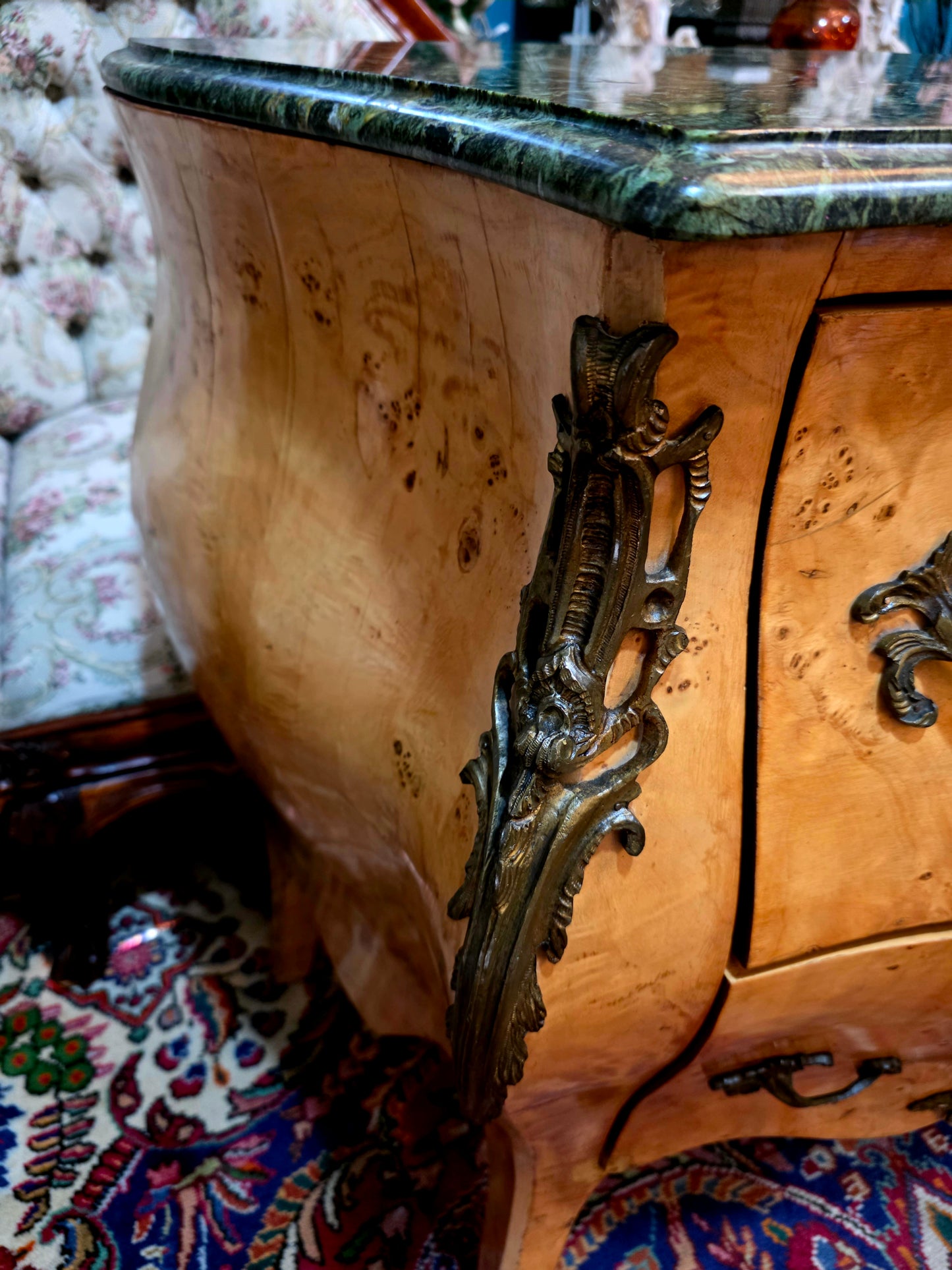 ✨ Bombe frances con cubierta de mármol y herrajes en bronce dorado 🇫🇷