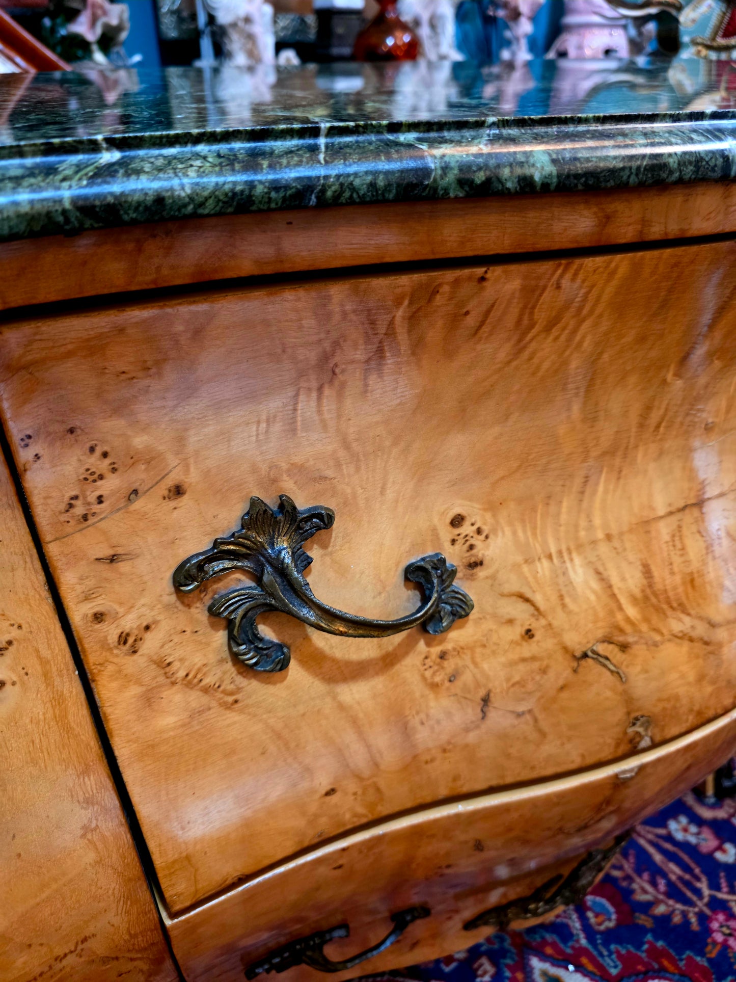 ✨ Bombe frances con cubierta de mármol y herrajes en bronce dorado 🇫🇷